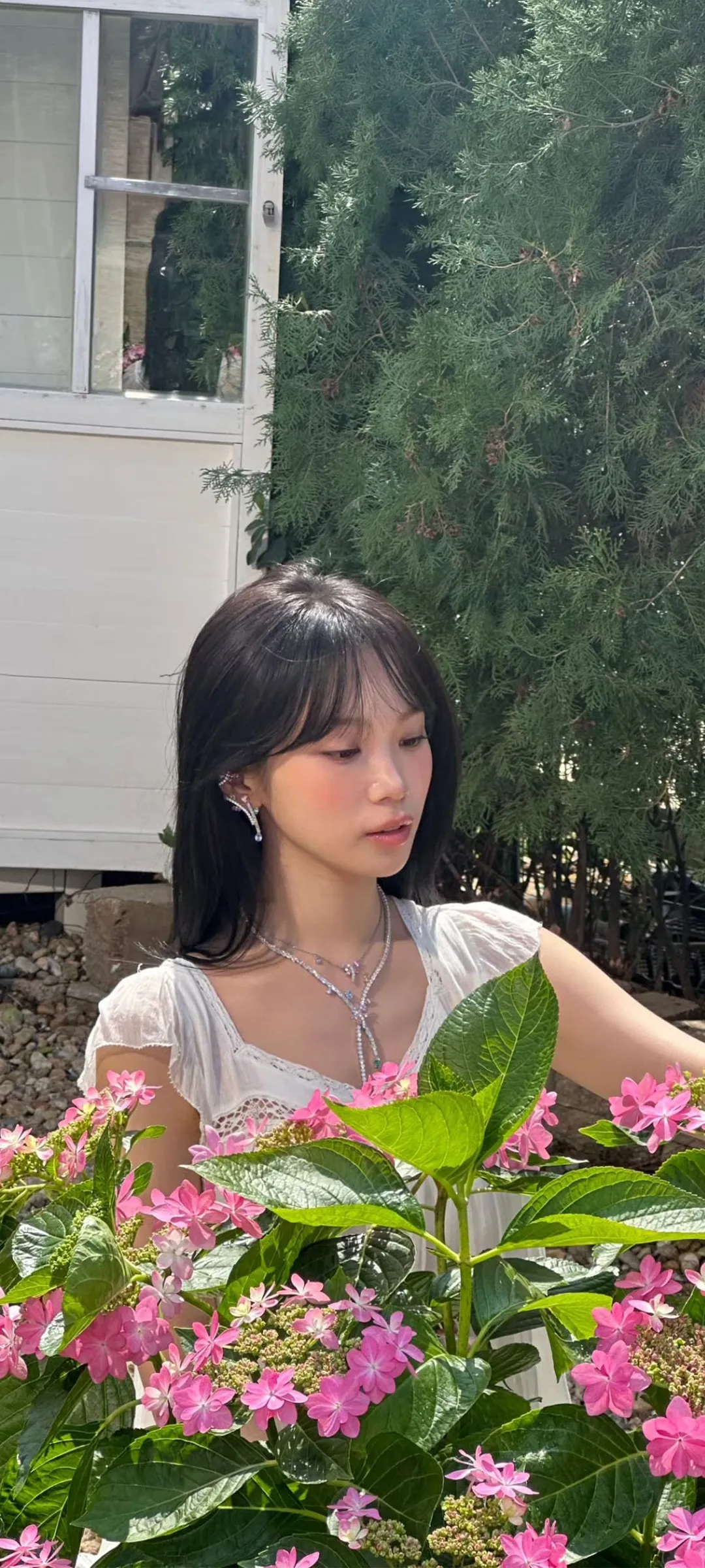 Kim Chae-won lock screen phone wallpaper 4K HD download — IZ*ONE, LE SSERAFIM