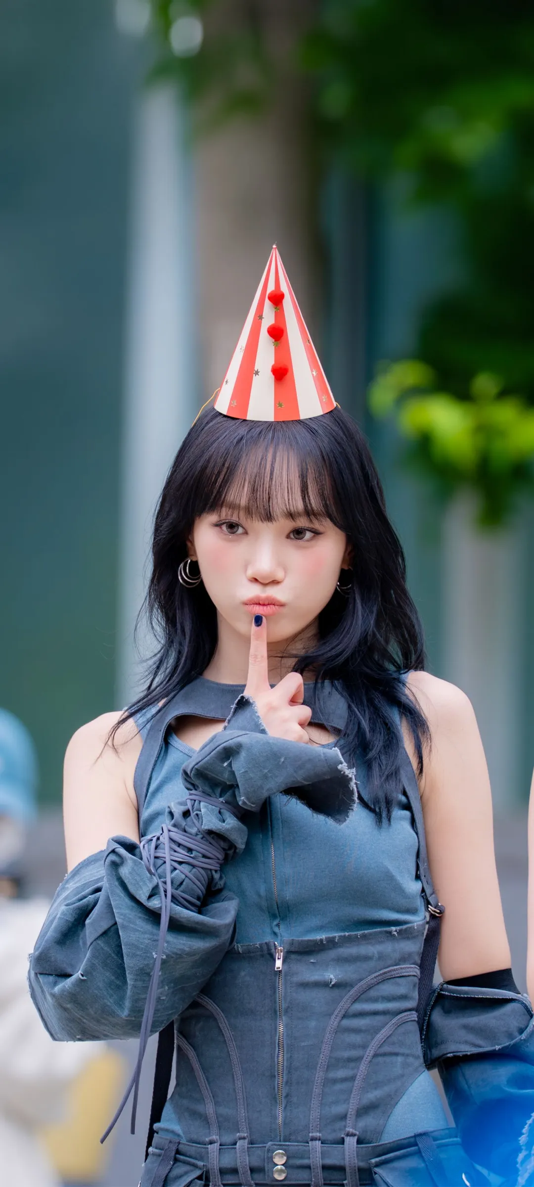 Kim Chae-won lock screen phone wallpaper 4K HD download — IZ*ONE, LE SSERAFIM