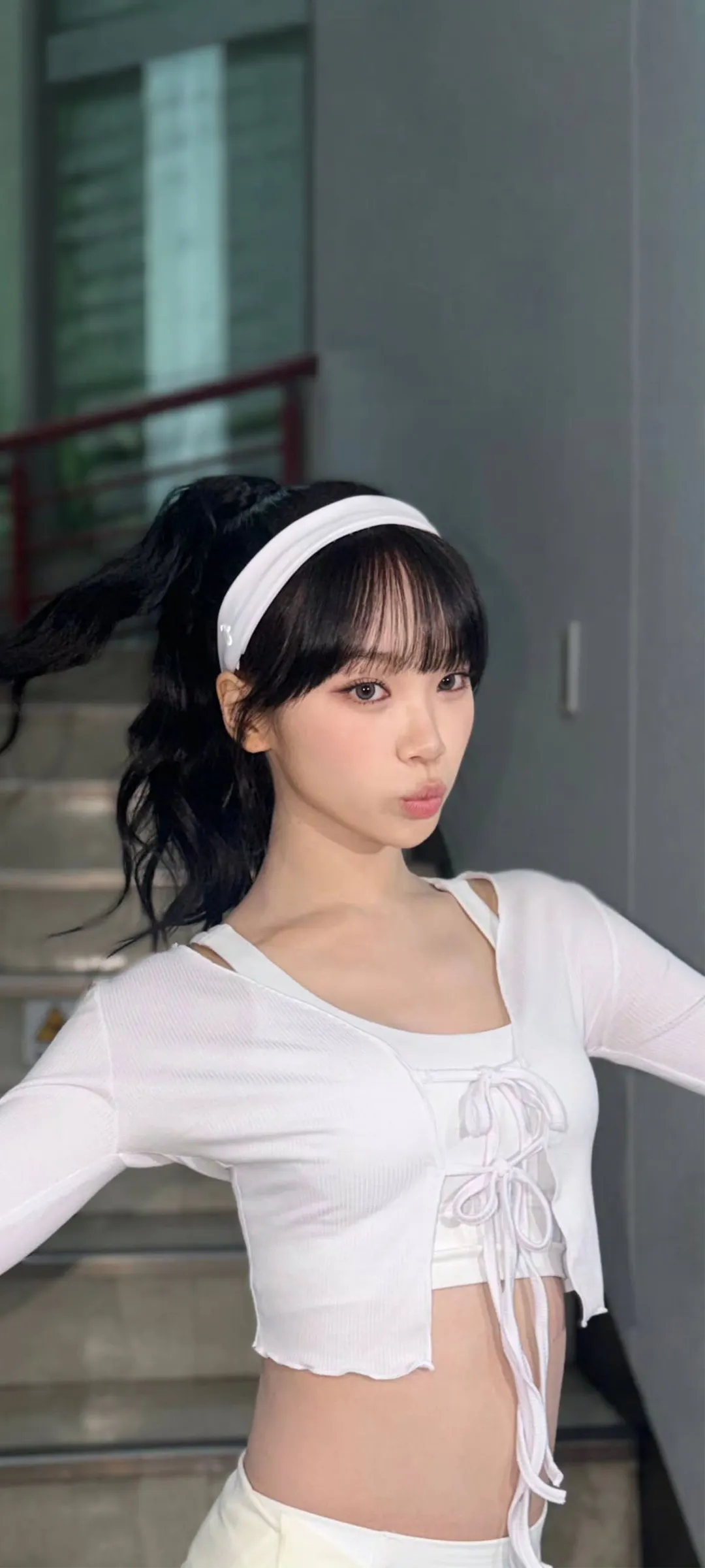 김채원 잠금화면 폰 배경화면 4K HD 다운로드 — 아이즈원, 르세라핌