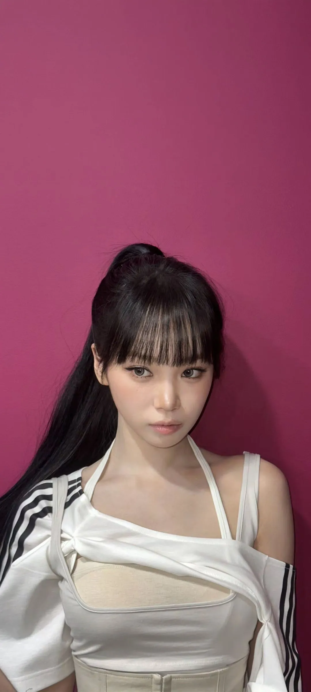 Kim Chae-won lock screen phone wallpaper 4K HD download — IZ*ONE, LE SSERAFIM