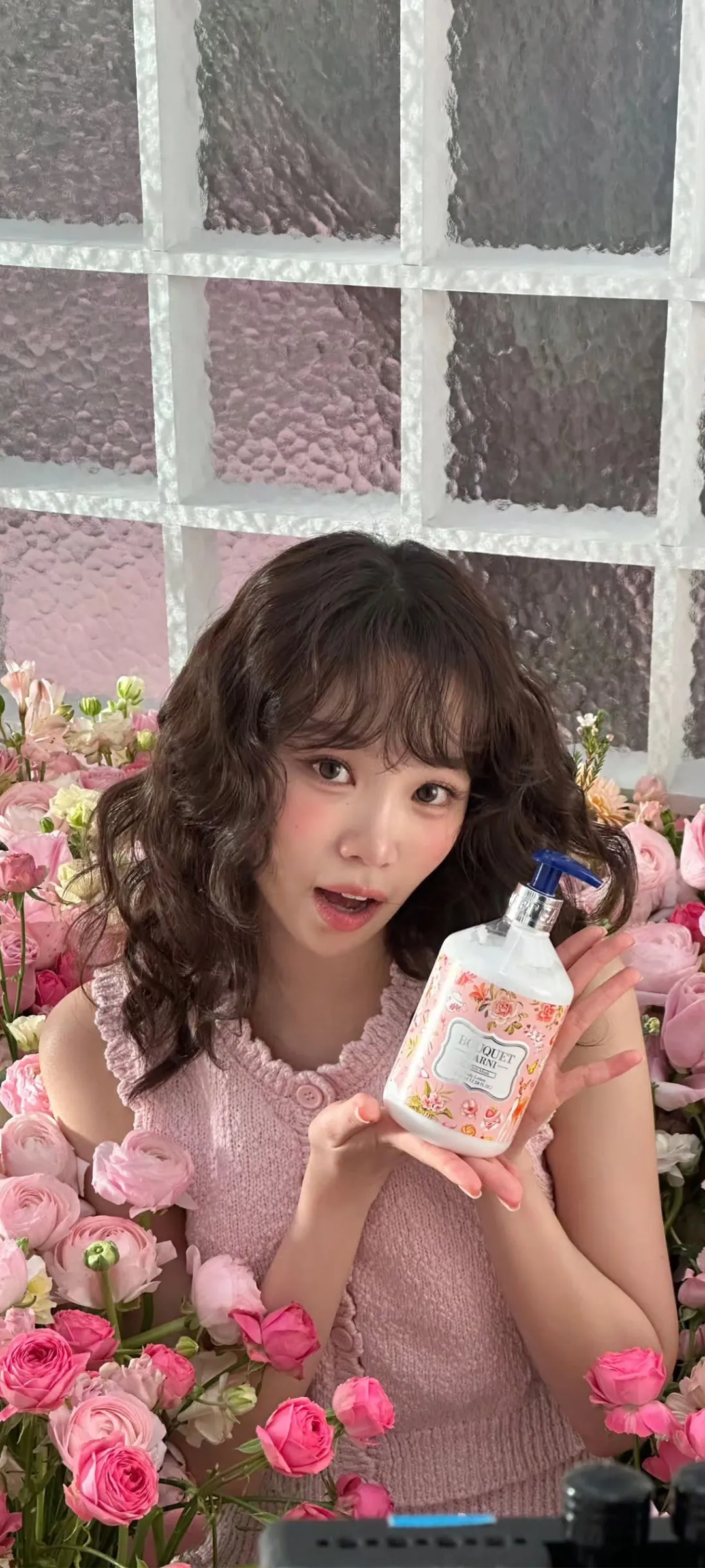 Kim Chae-won lock screen phone wallpaper 4K HD download — IZ*ONE, LE SSERAFIM