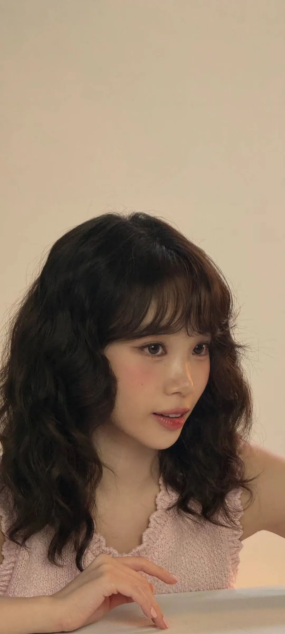김채원 잠금화면 폰 배경화면 4K HD 다운로드 — 아이즈원, 르세라핌