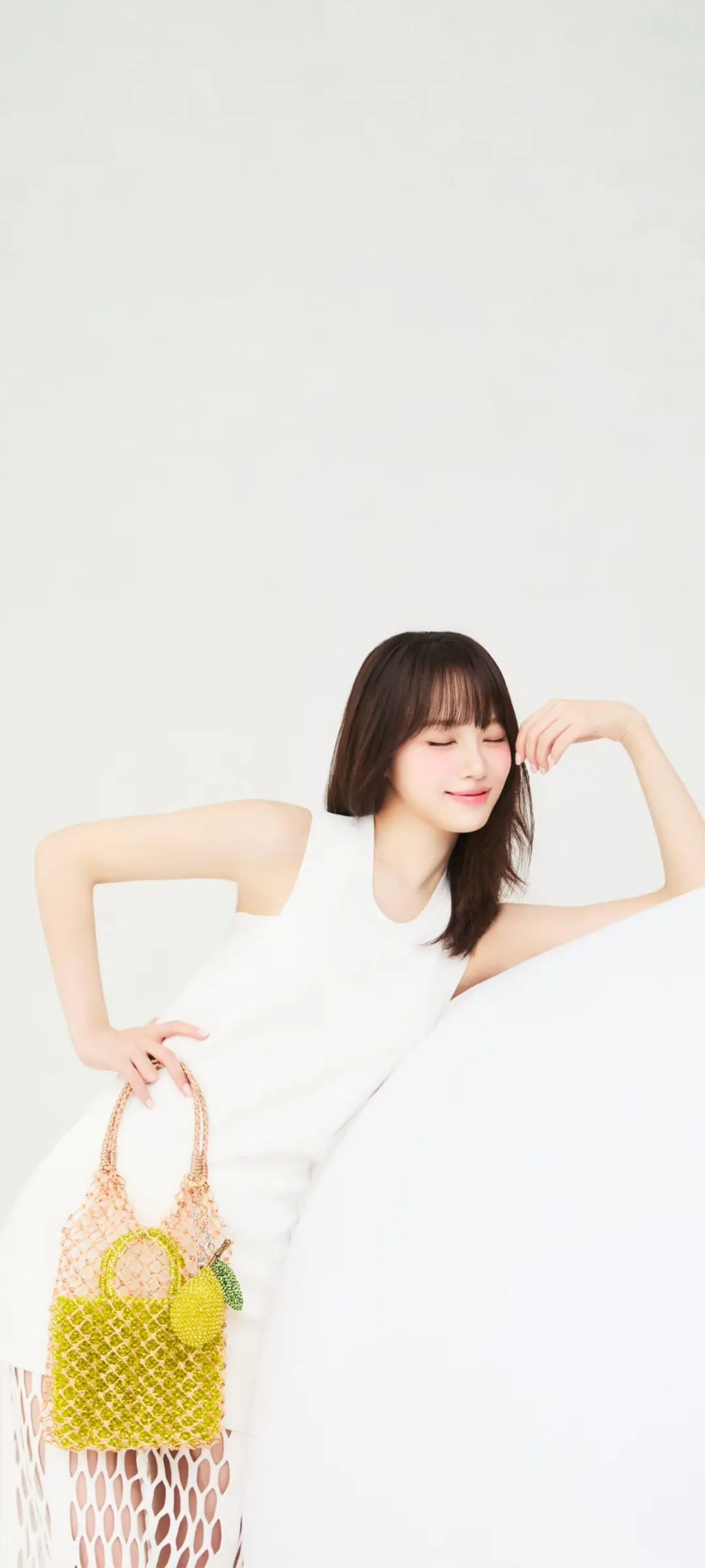 김채원 잠금화면 폰 배경화면 4K HD 다운로드 — 아이즈원, 르세라핌
