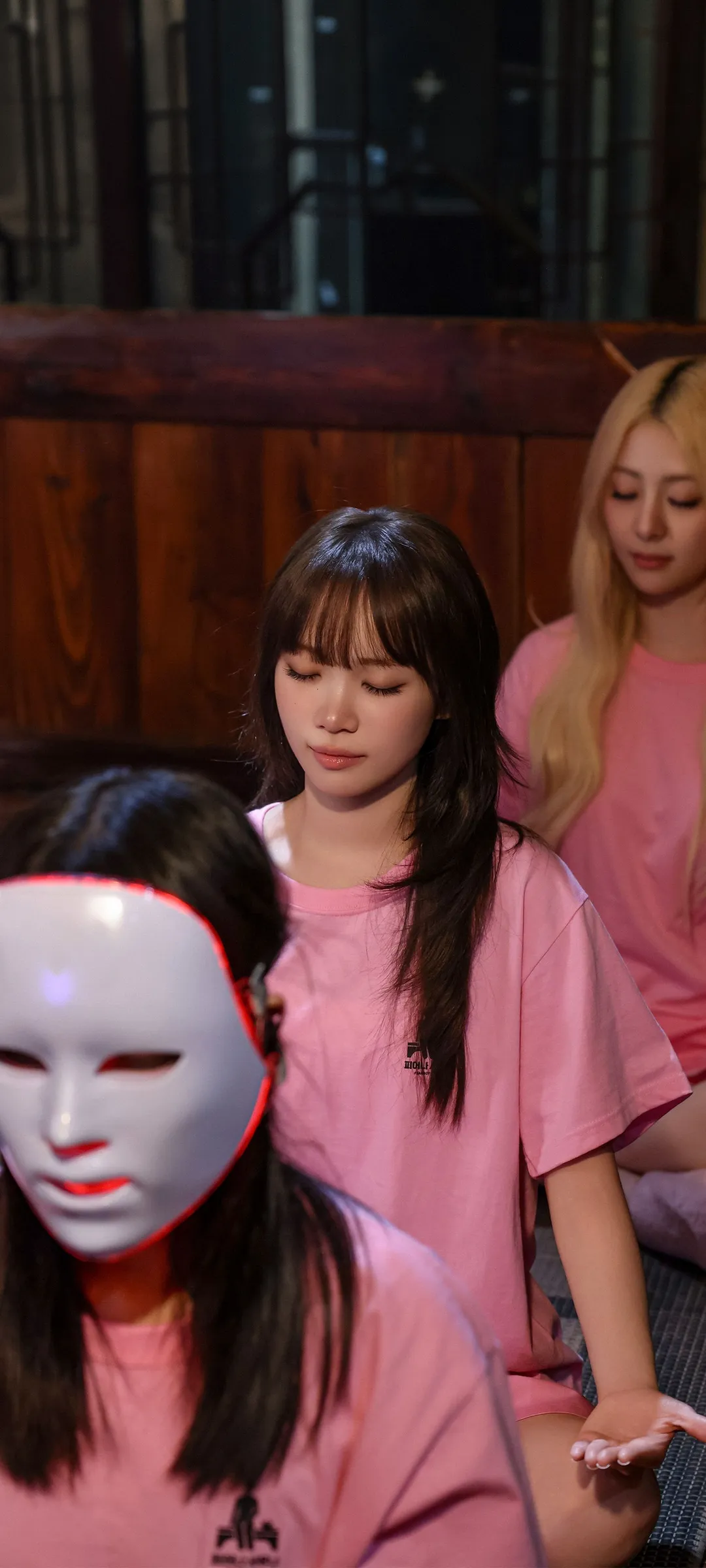 김채원 잠금화면 폰 배경화면 4K HD 다운로드 — 아이즈원, 르세라핌