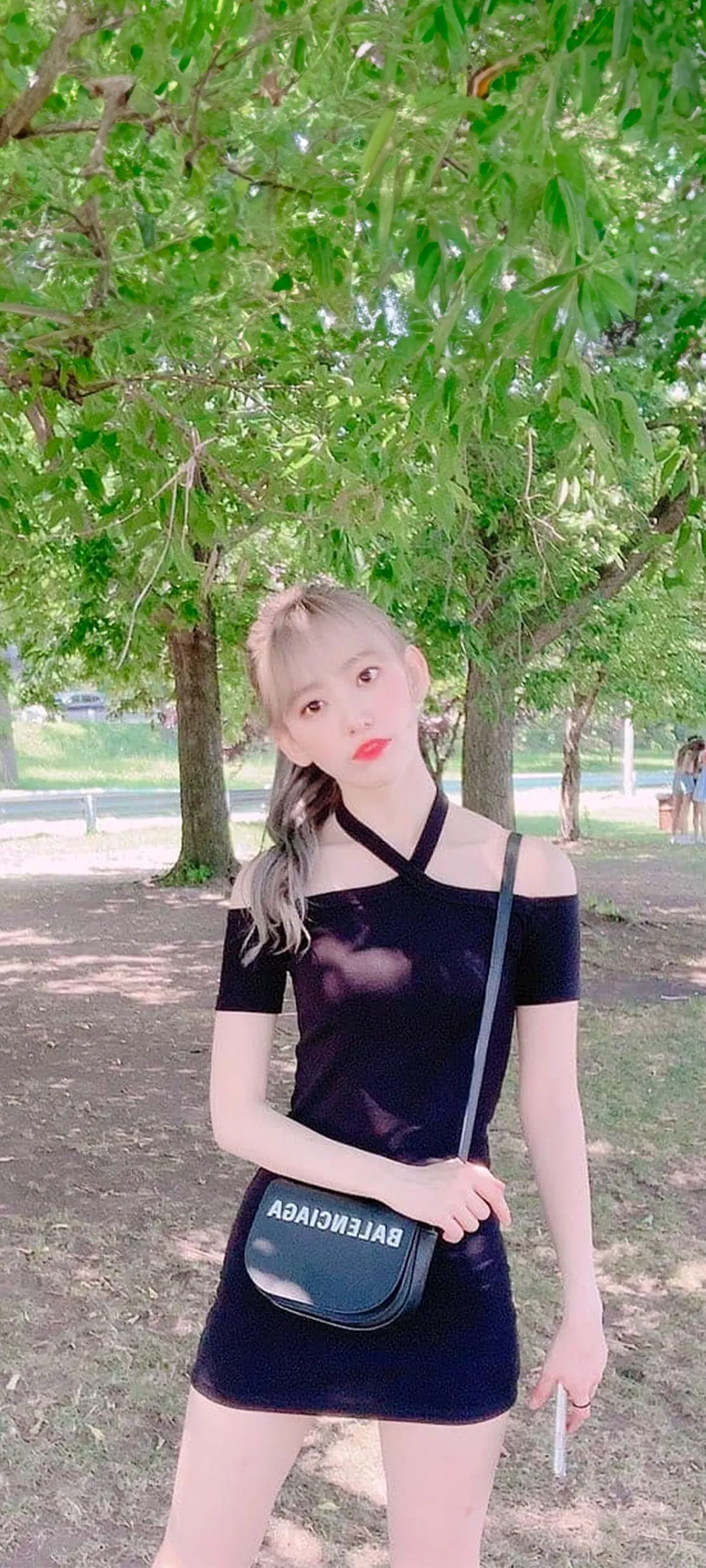 Fond d'écran de verrouillage mobile Sakura Miyawaki 4K HD télécharger — IZ*ONE, LE SSERAFIM