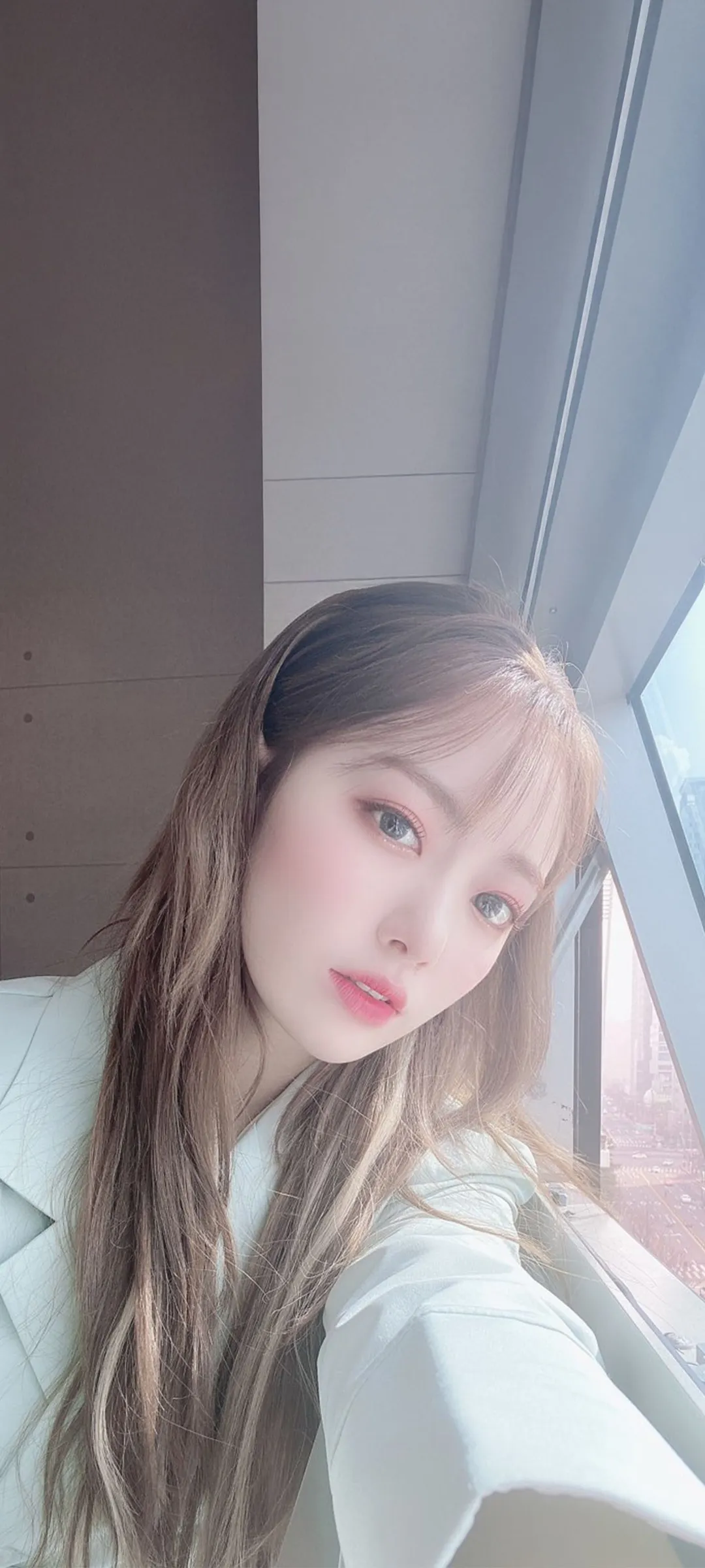 Fond d'écran de verrouillage mobile Sakura Miyawaki 4K HD télécharger — IZ*ONE, LE SSERAFIM