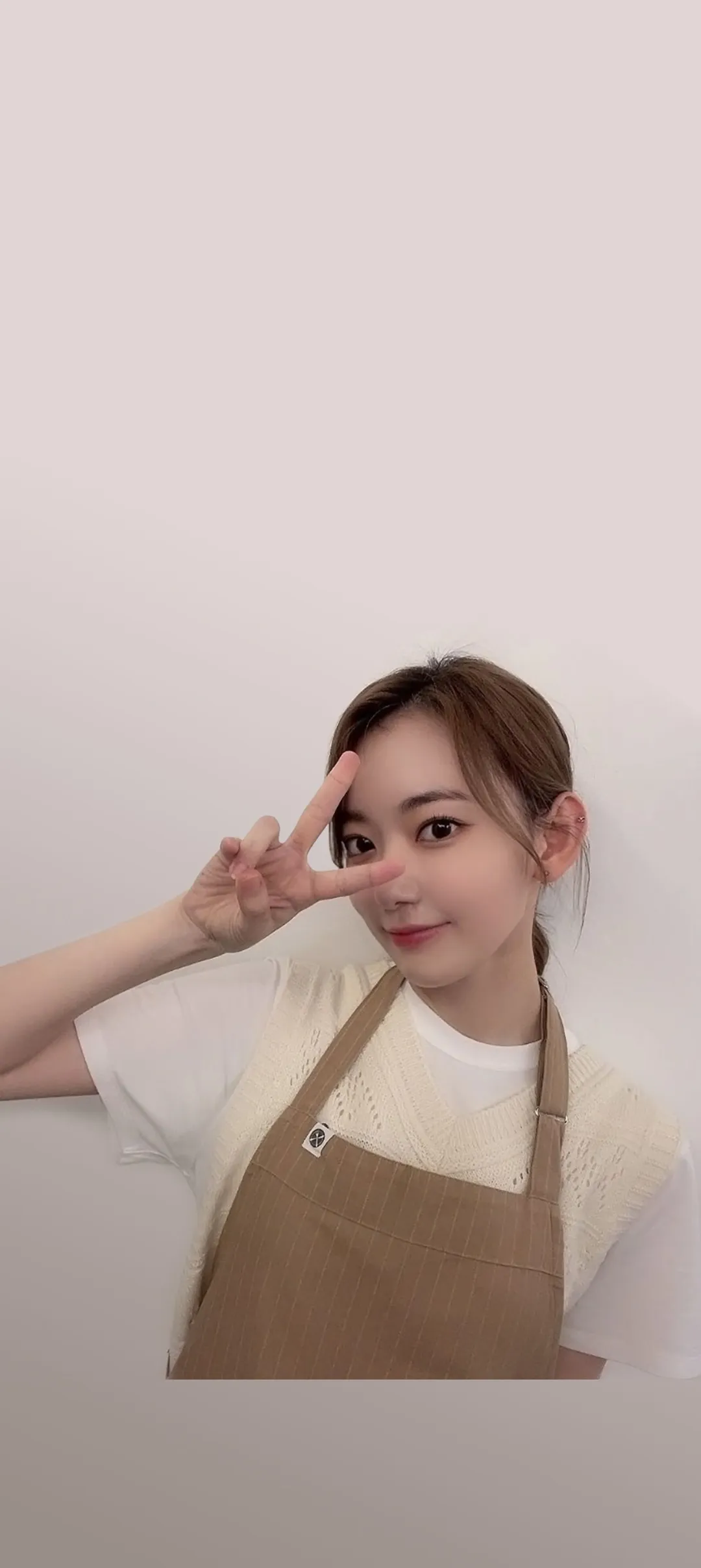 Fond d'écran de verrouillage mobile Sakura Miyawaki 4K HD télécharger — IZ*ONE, LE SSERAFIM