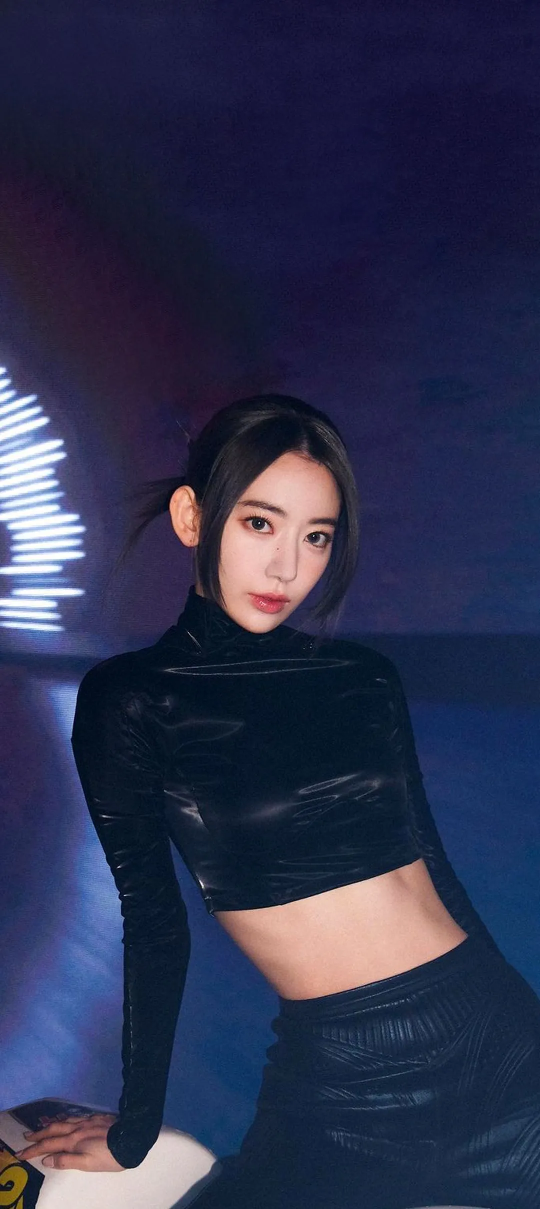 Fond d'écran de verrouillage mobile Sakura Miyawaki 4K HD télécharger — IZ*ONE, LE SSERAFIM