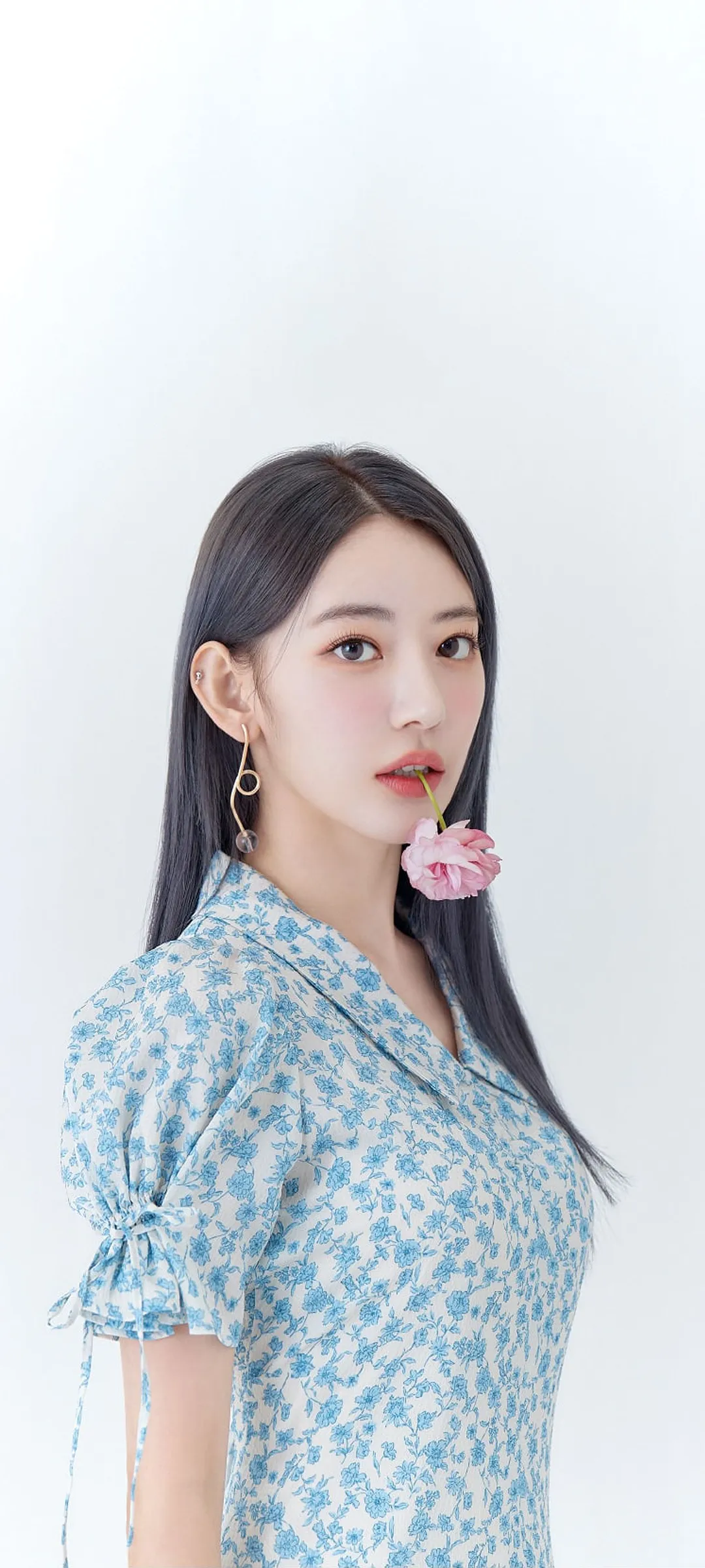Fond d'écran de verrouillage mobile Sakura Miyawaki 4K HD télécharger — IZ*ONE, LE SSERAFIM