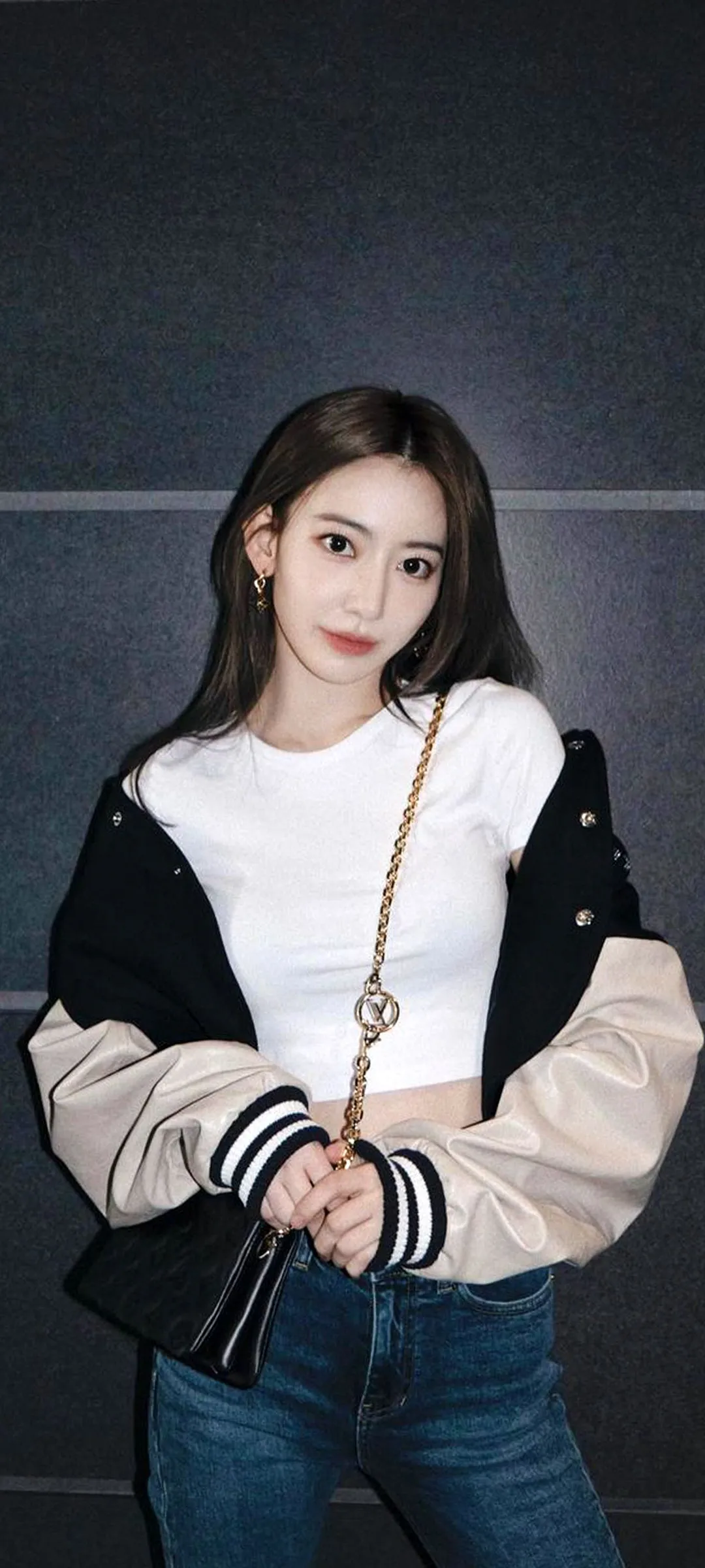 Fond d'écran de verrouillage mobile Sakura Miyawaki 4K HD télécharger — IZ*ONE, LE SSERAFIM