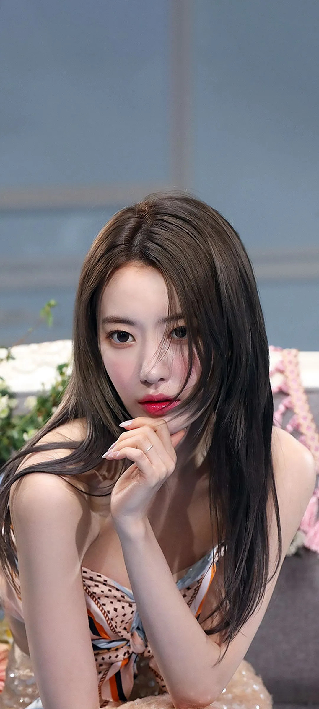 Fond d'écran de verrouillage mobile Sakura Miyawaki 4K HD télécharger — IZ*ONE, LE SSERAFIM