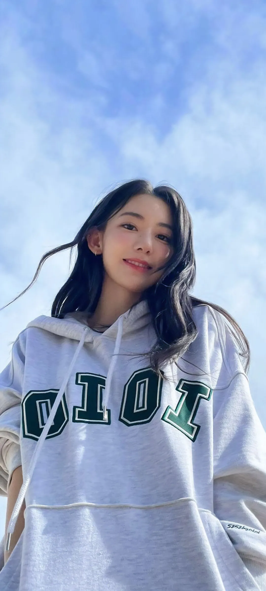 Fond d'écran de verrouillage mobile Sakura Miyawaki 4K HD télécharger — IZ*ONE, LE SSERAFIM