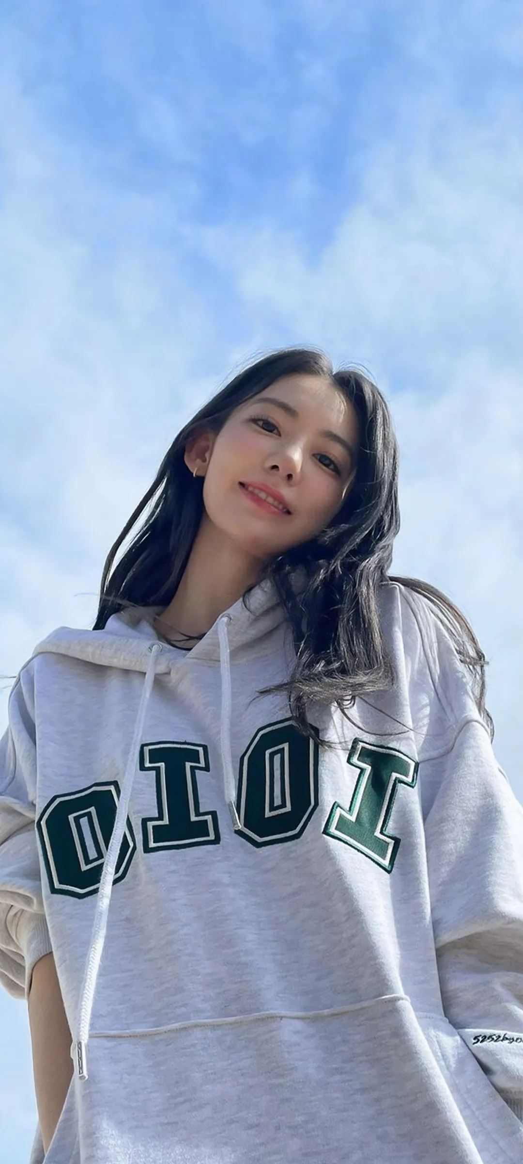 Fond d'écran de verrouillage mobile Sakura Miyawaki 4K HD télécharger — IZ*ONE, LE SSERAFIM