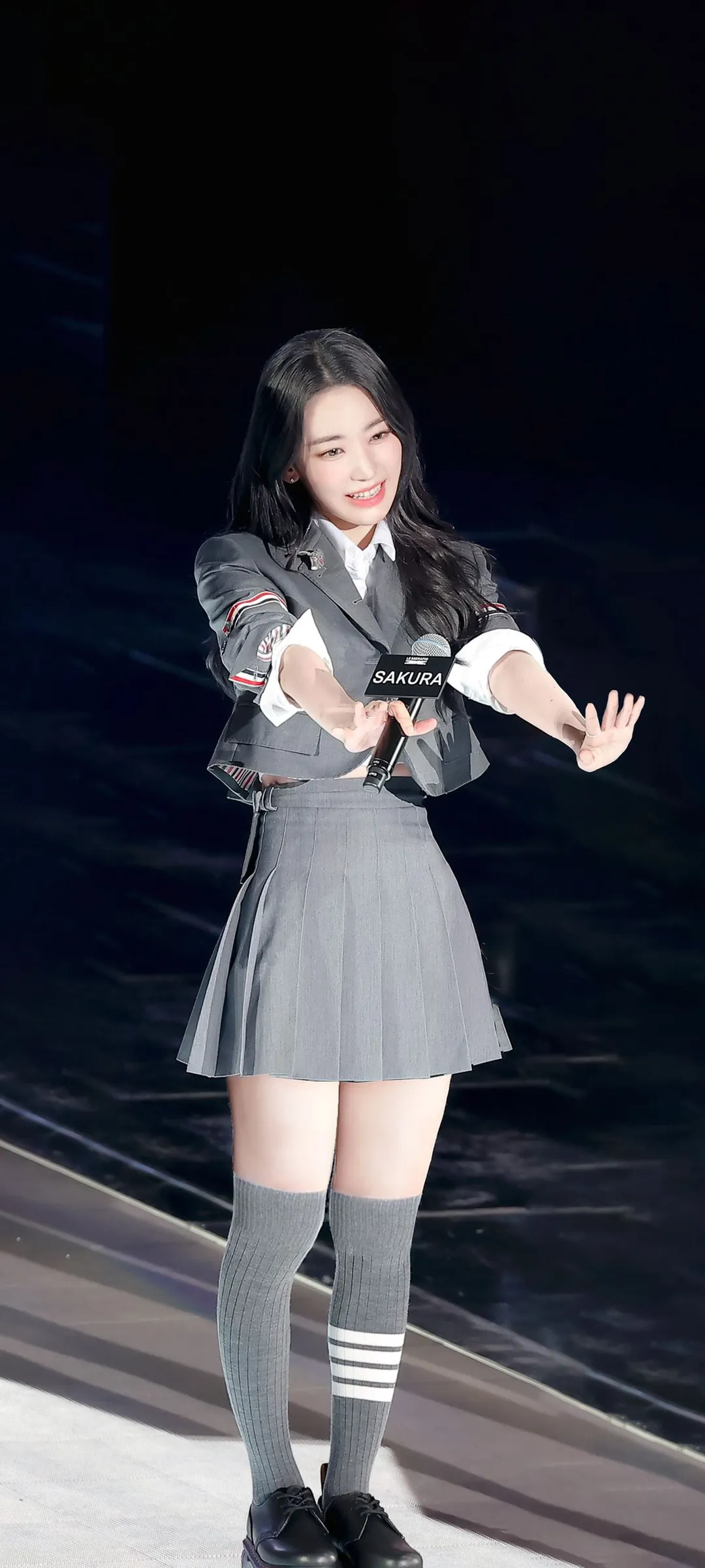 Fond d'écran de verrouillage mobile Sakura Miyawaki 4K HD télécharger — IZ*ONE, LE SSERAFIM