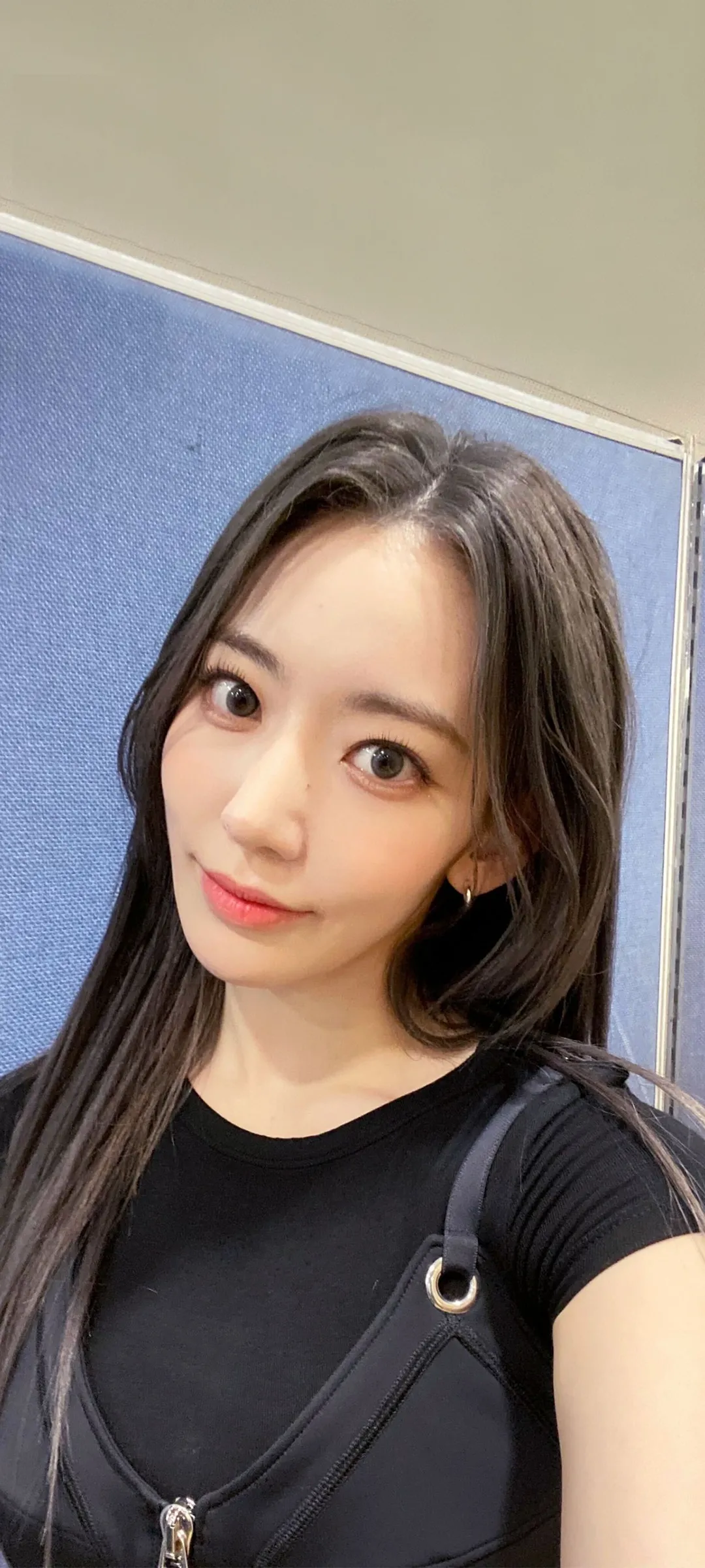 Fond d'écran de verrouillage mobile Sakura Miyawaki 4K HD télécharger — IZ*ONE, LE SSERAFIM
