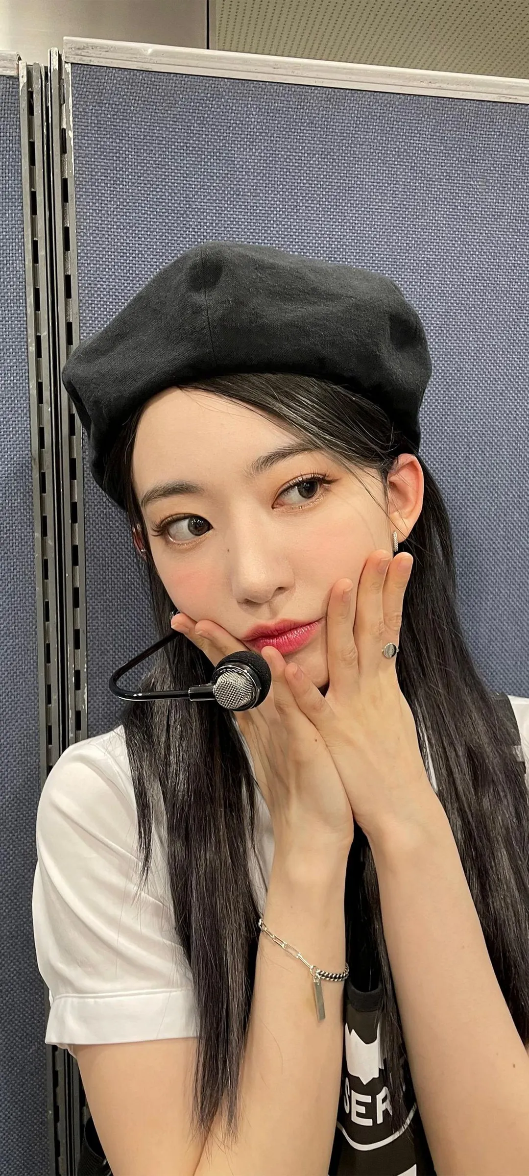 Fond d'écran de verrouillage mobile Sakura Miyawaki 4K HD télécharger — IZ*ONE, LE SSERAFIM