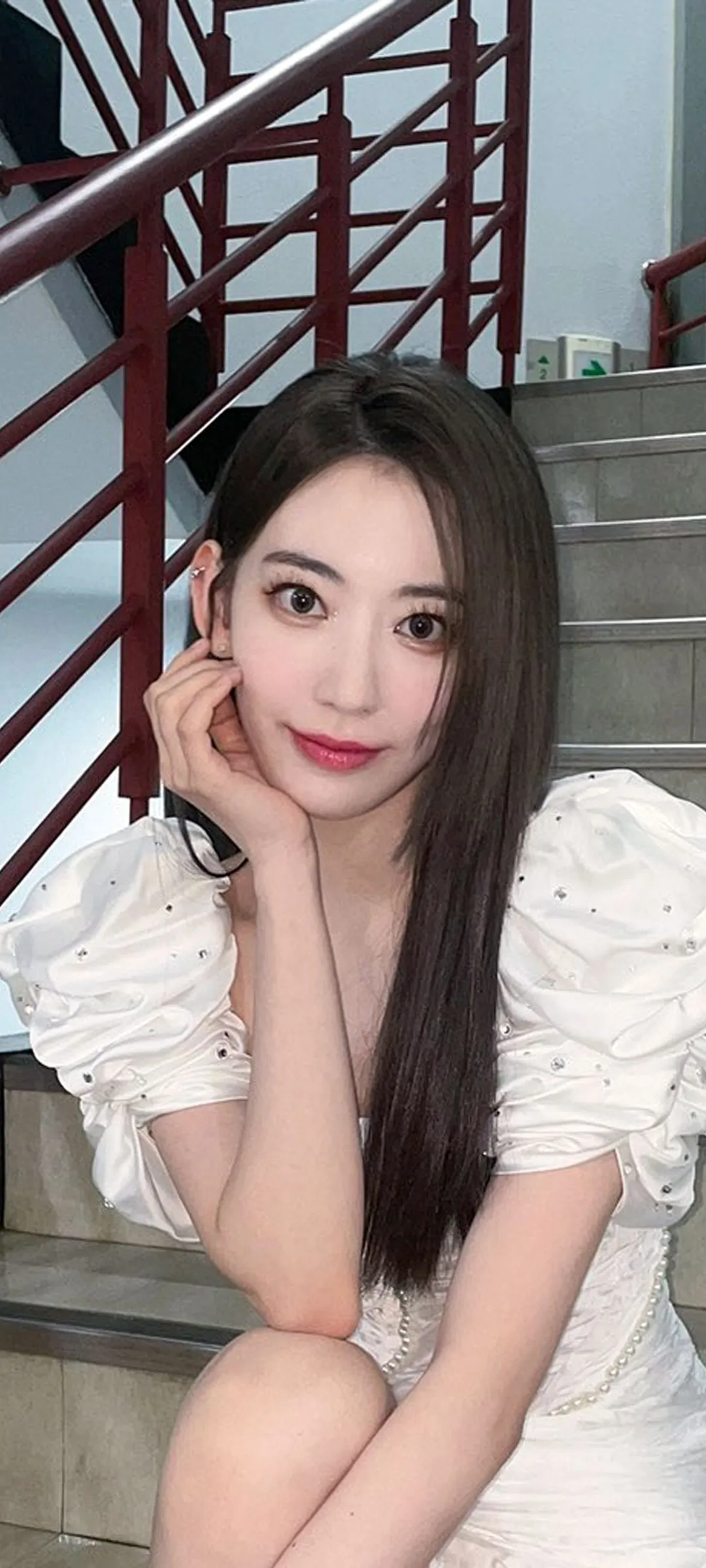 Fond d'écran de verrouillage mobile Sakura Miyawaki 4K HD télécharger — IZ*ONE, LE SSERAFIM