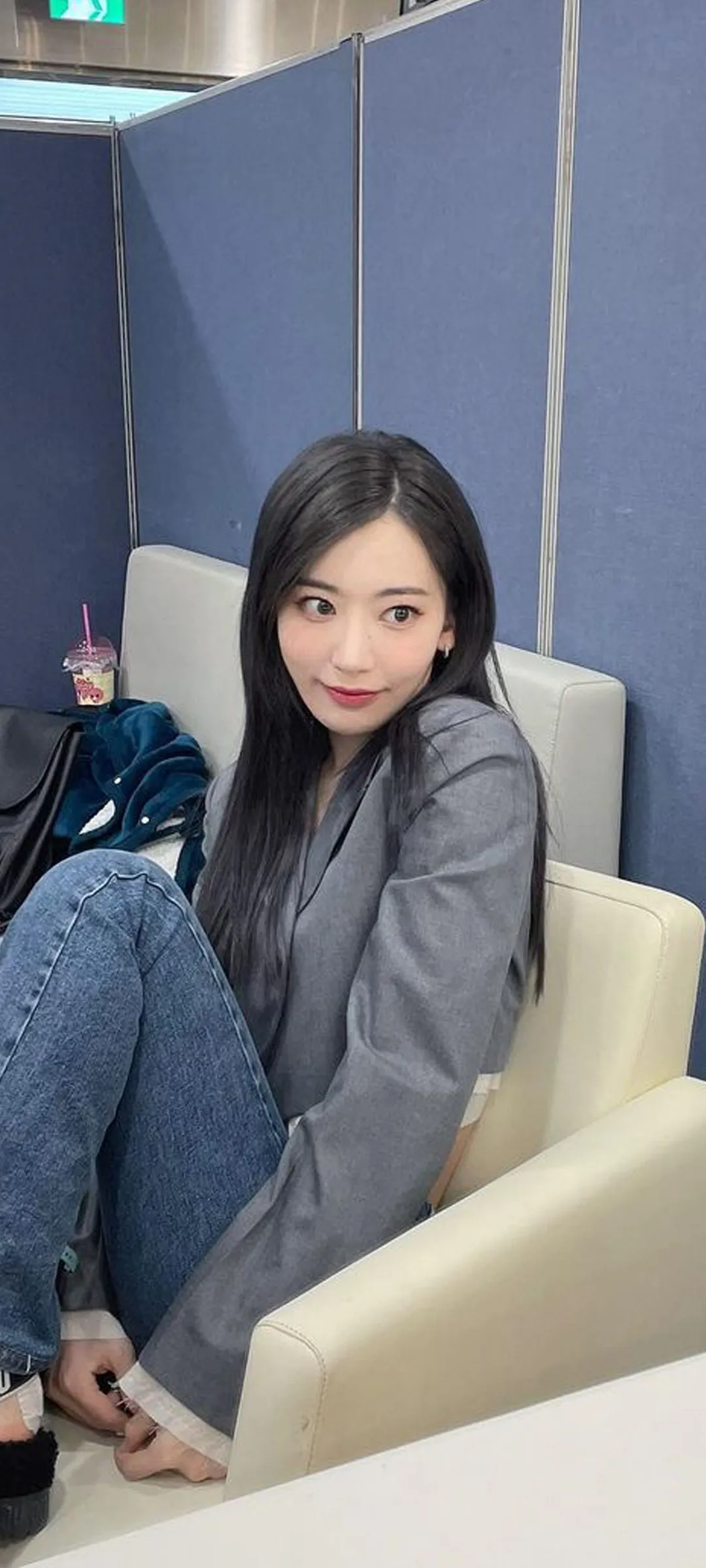 Fond d'écran de verrouillage mobile Sakura Miyawaki 4K HD télécharger — IZ*ONE, LE SSERAFIM