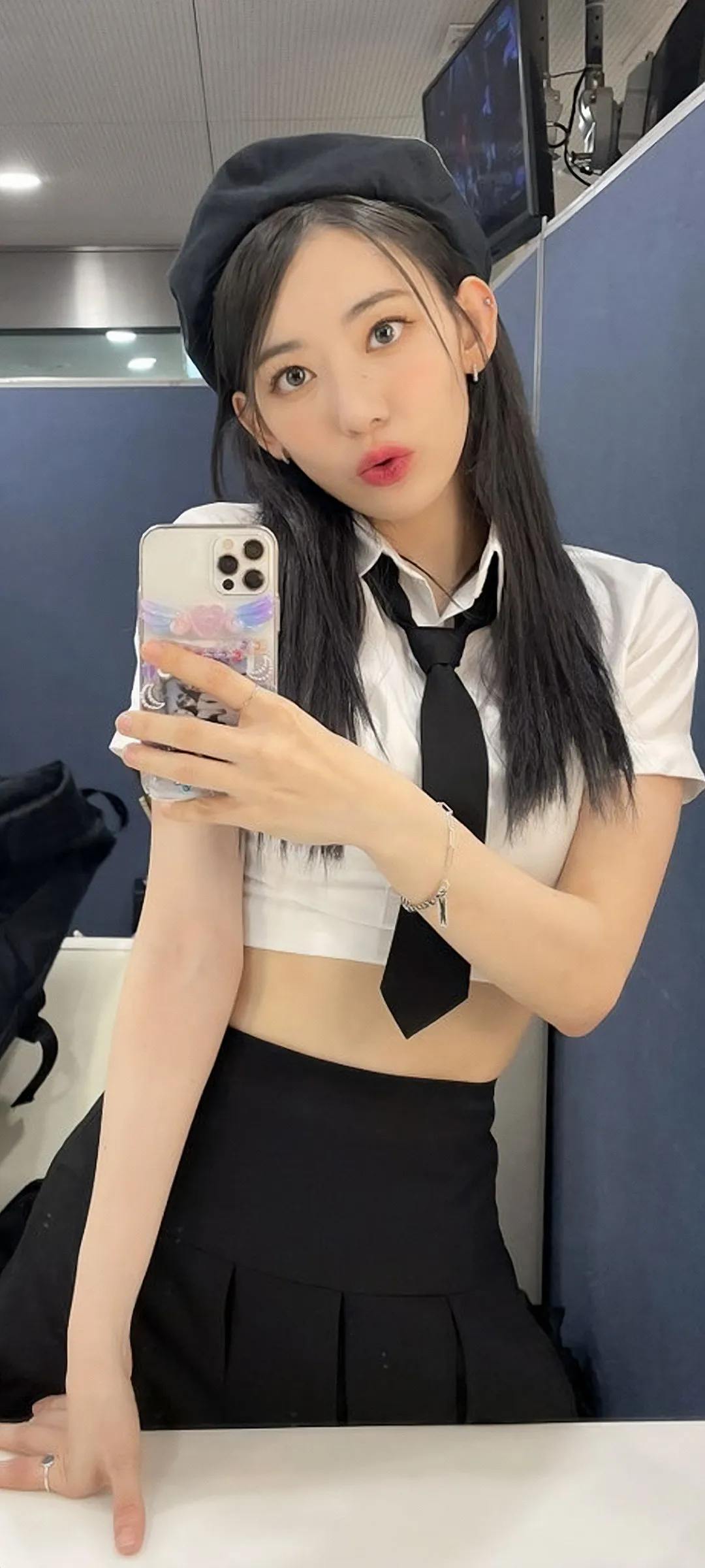 Fond d'écran de verrouillage mobile Sakura Miyawaki 4K HD télécharger — IZ*ONE, LE SSERAFIM