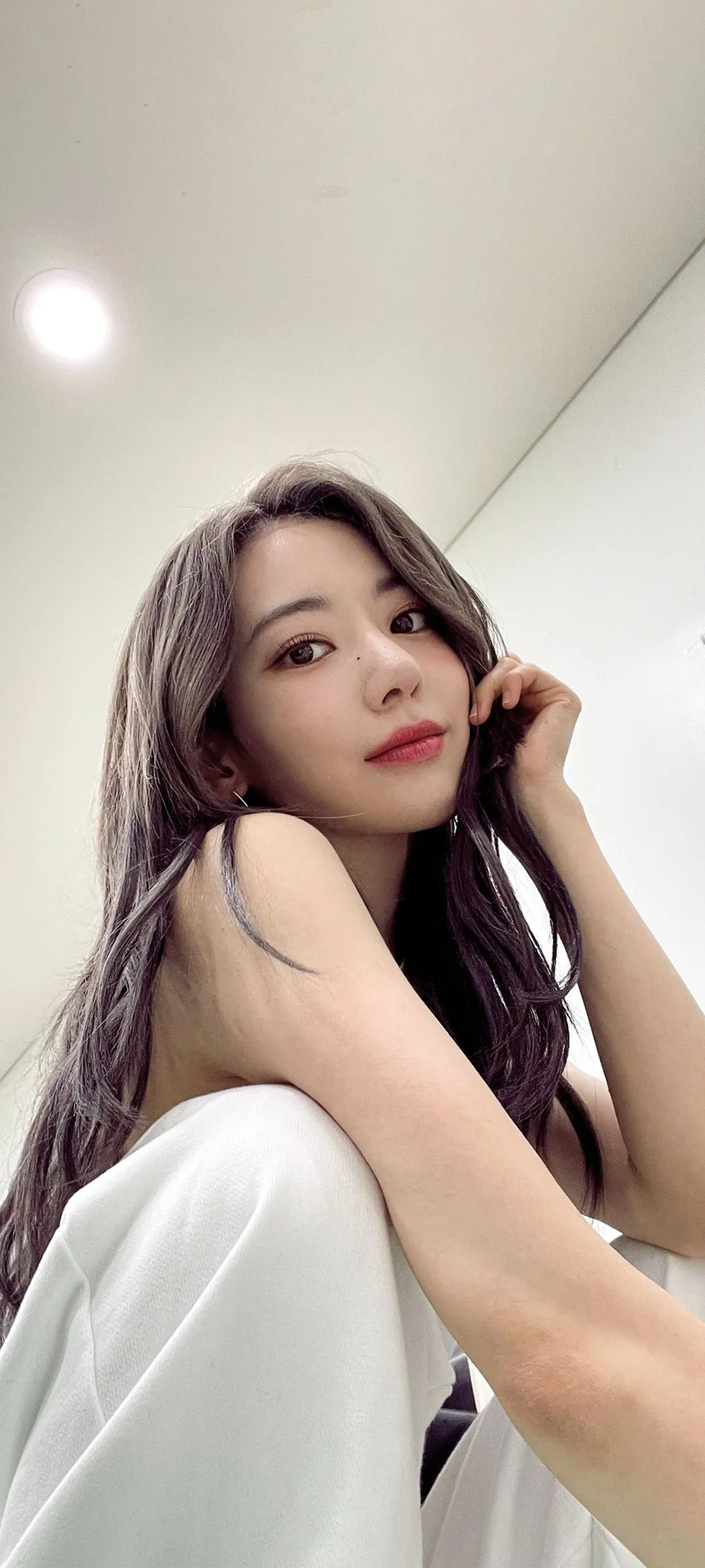 Fond d'écran de verrouillage mobile Sakura Miyawaki 4K HD télécharger — IZ*ONE, LE SSERAFIM