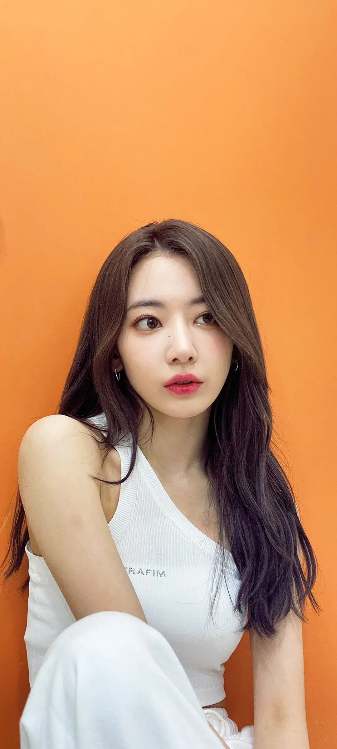 Fond d'écran de verrouillage mobile Sakura Miyawaki 4K HD télécharger — IZ*ONE, LE SSERAFIM