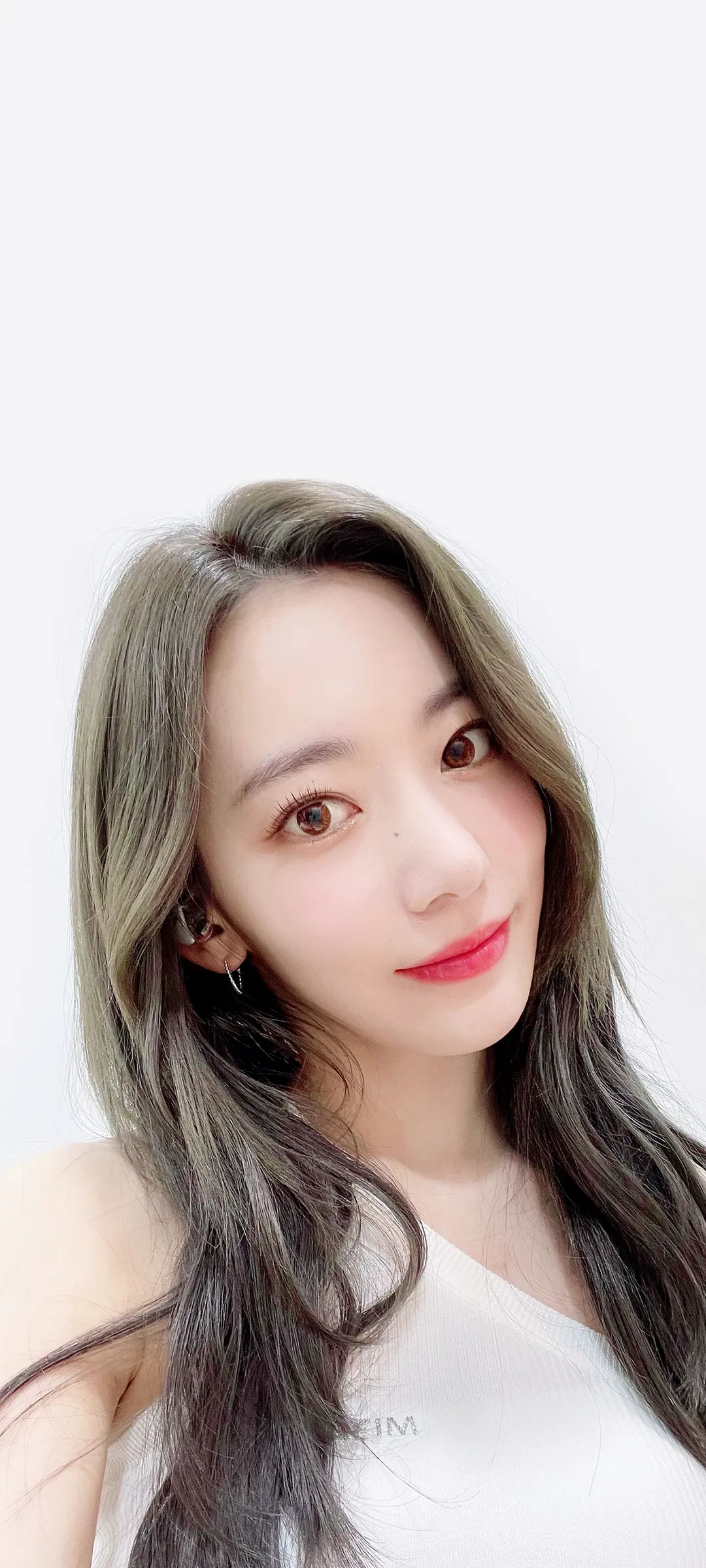 Fond d'écran de verrouillage mobile Sakura Miyawaki 4K HD télécharger — IZ*ONE, LE SSERAFIM