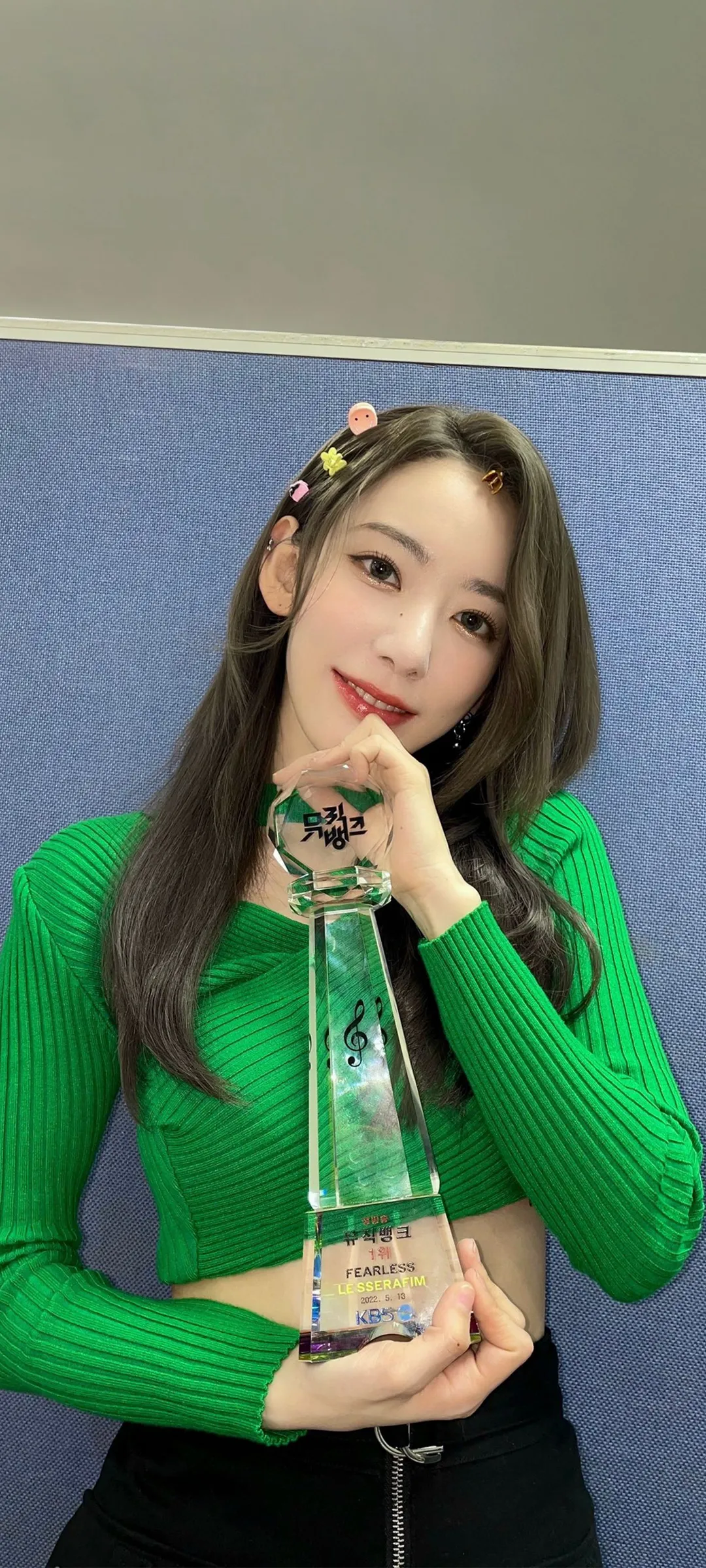 Fond d'écran de verrouillage mobile Sakura Miyawaki 4K HD télécharger — IZ*ONE, LE SSERAFIM
