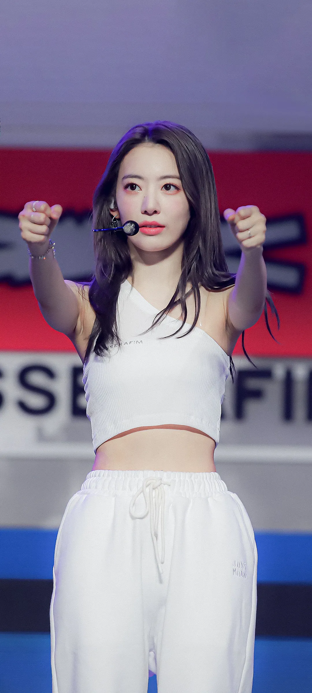 Fond d'écran de verrouillage mobile Sakura Miyawaki 4K HD télécharger — IZ*ONE, LE SSERAFIM