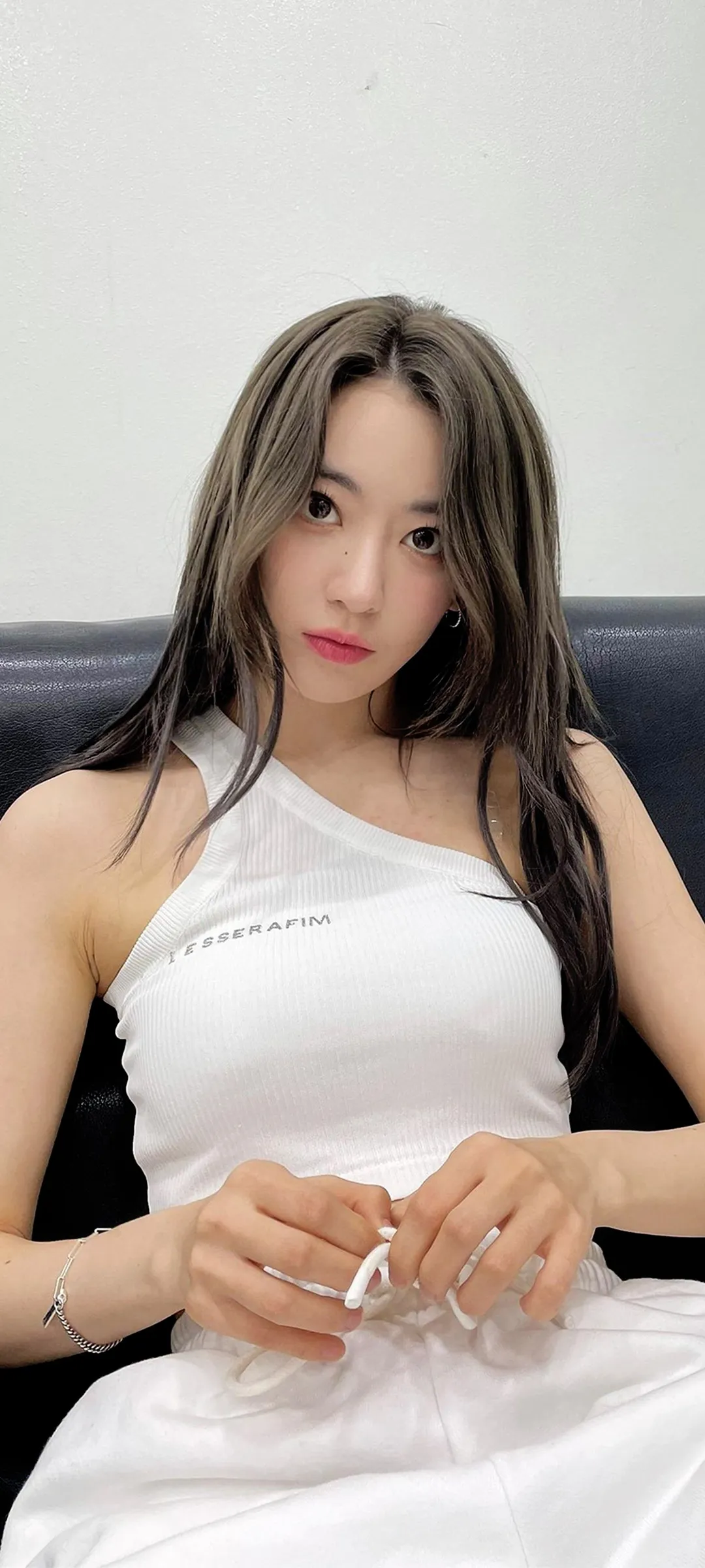 Fond d'écran de verrouillage mobile Sakura Miyawaki 4K HD télécharger — IZ*ONE, LE SSERAFIM