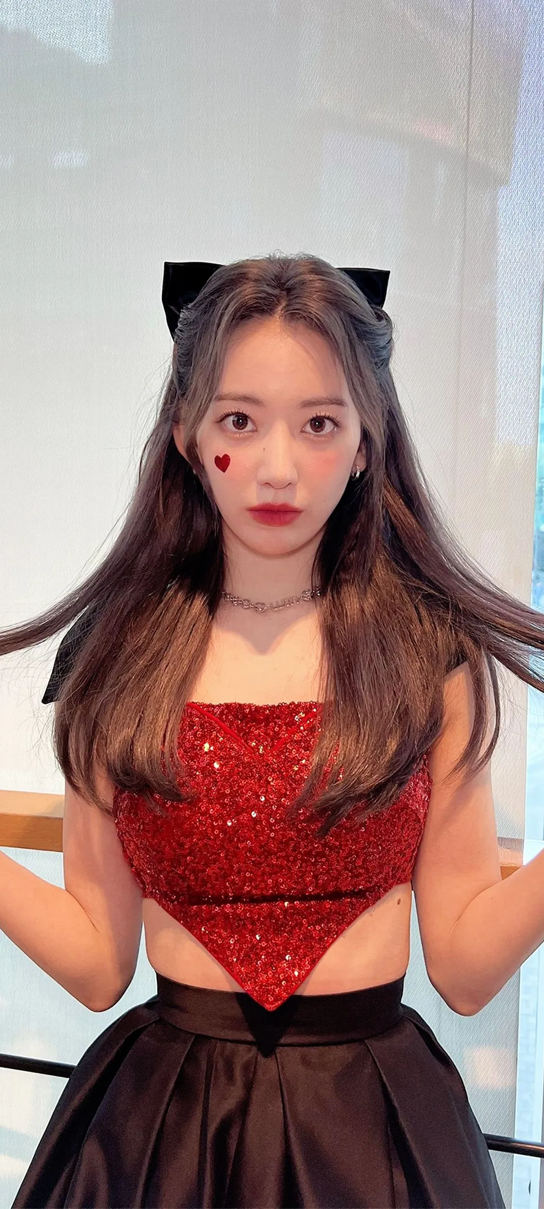 Fond d'écran de verrouillage mobile Sakura Miyawaki 4K HD télécharger — IZ*ONE, LE SSERAFIM