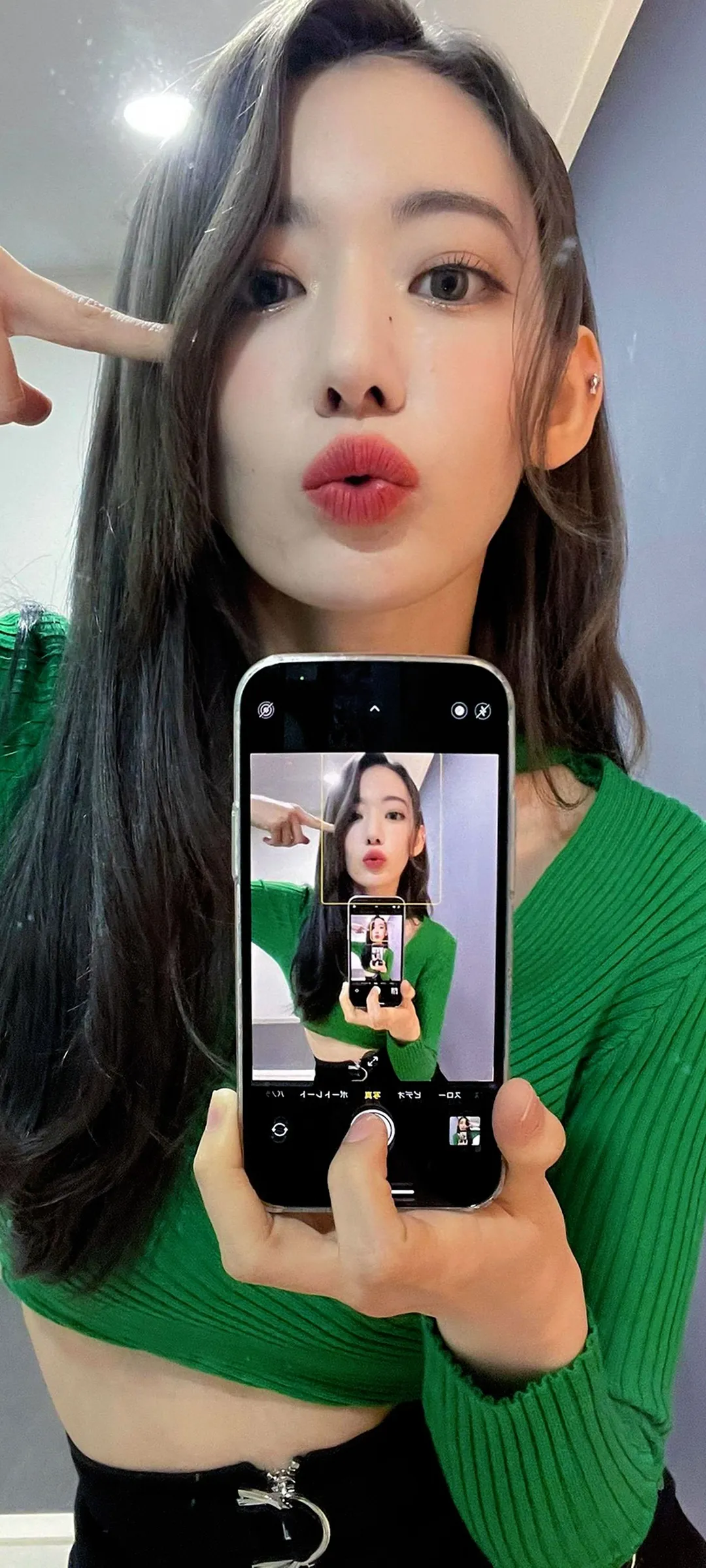 Fond d'écran de verrouillage mobile Sakura Miyawaki 4K HD télécharger — IZ*ONE, LE SSERAFIM