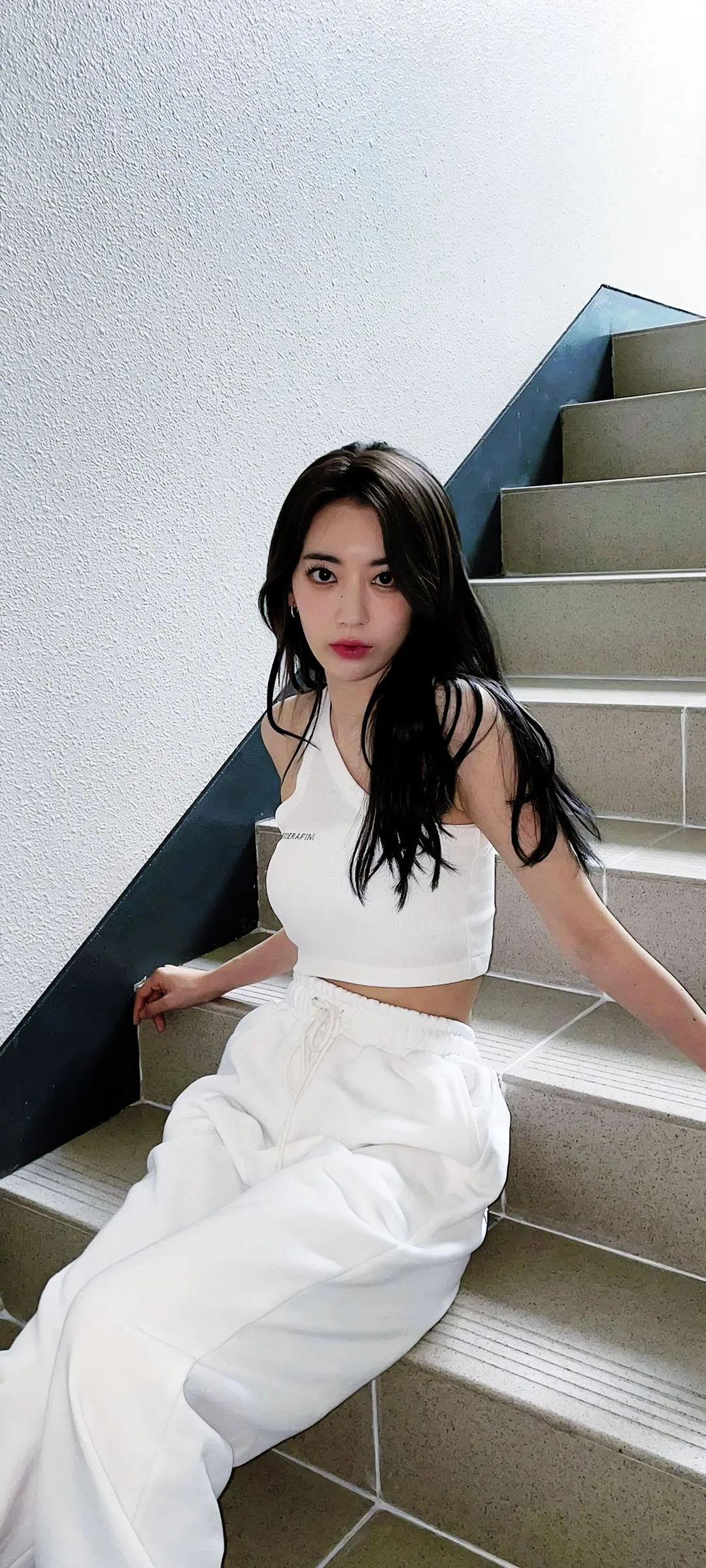 Fond d'écran de verrouillage mobile Sakura Miyawaki 4K HD télécharger — IZ*ONE, LE SSERAFIM