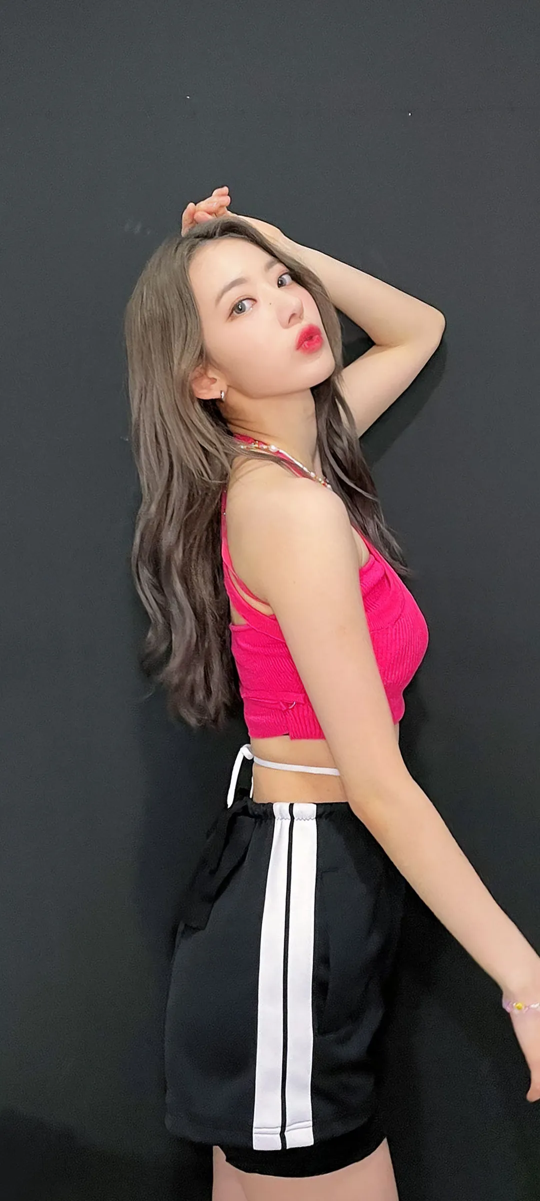 Fond d'écran de verrouillage mobile Sakura Miyawaki 4K HD télécharger — IZ*ONE, LE SSERAFIM