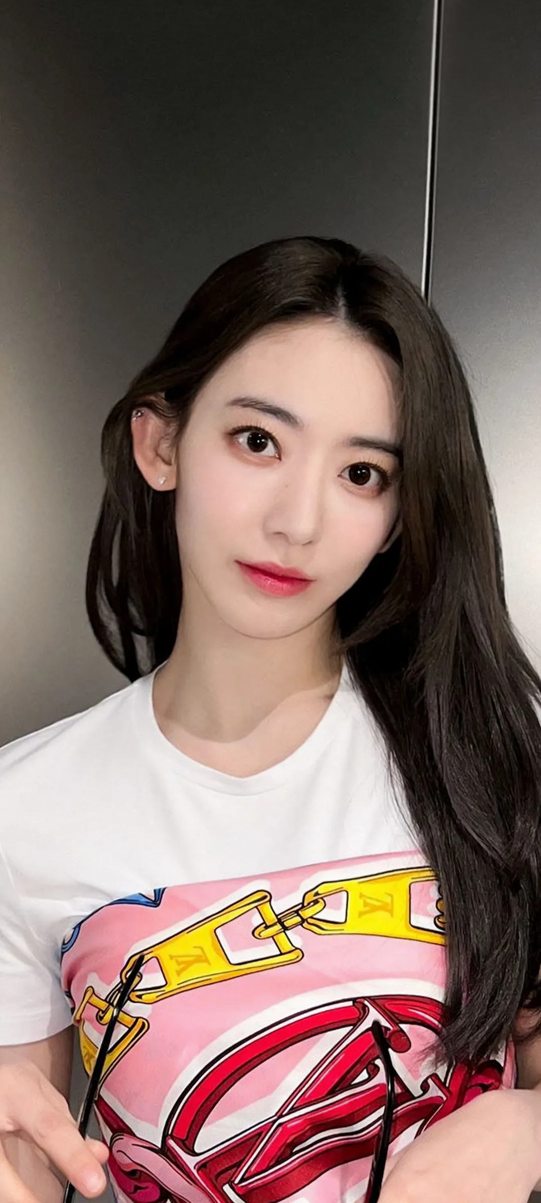 Fond d'écran de verrouillage mobile Sakura Miyawaki 4K HD télécharger — IZ*ONE, LE SSERAFIM