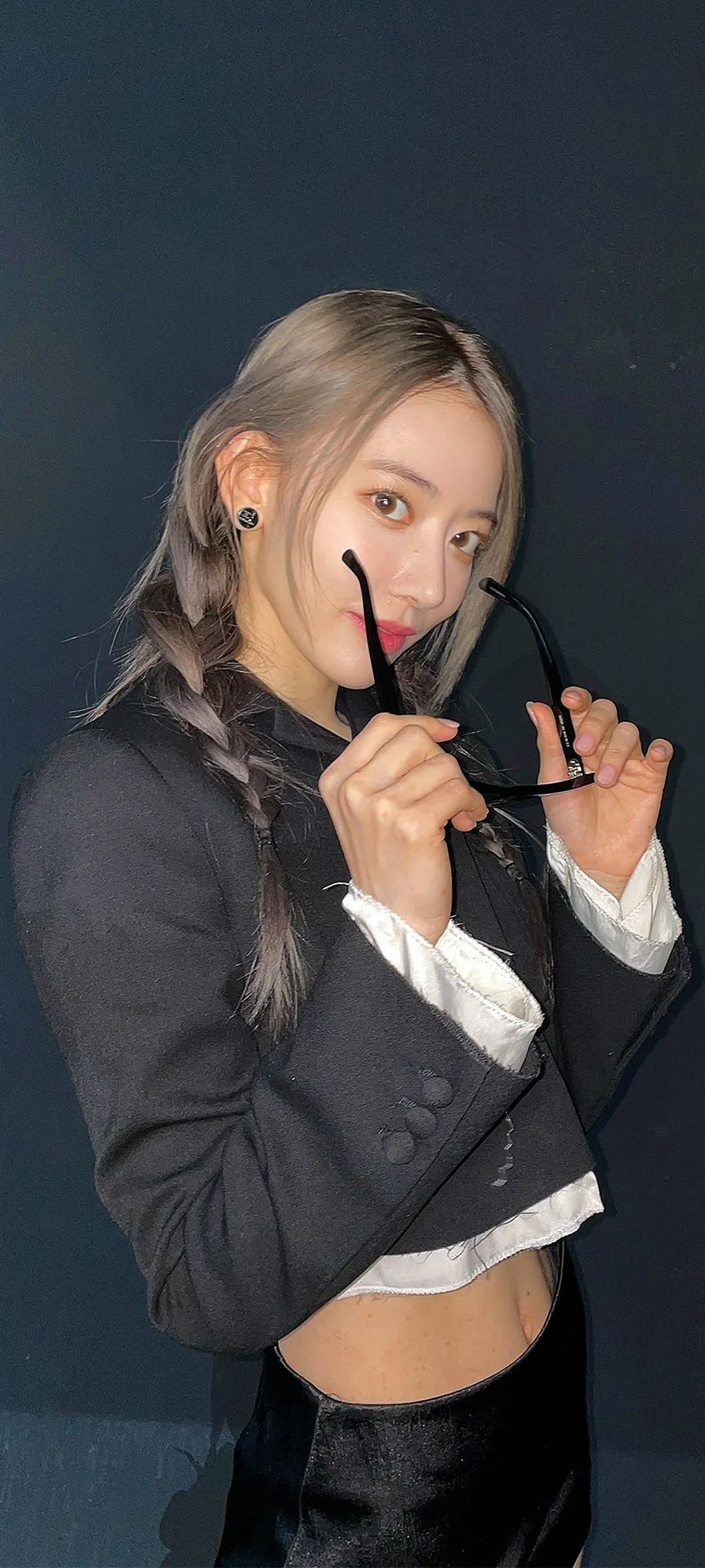 Fond d'écran de verrouillage mobile Sakura Miyawaki 4K HD télécharger — IZ*ONE, LE SSERAFIM