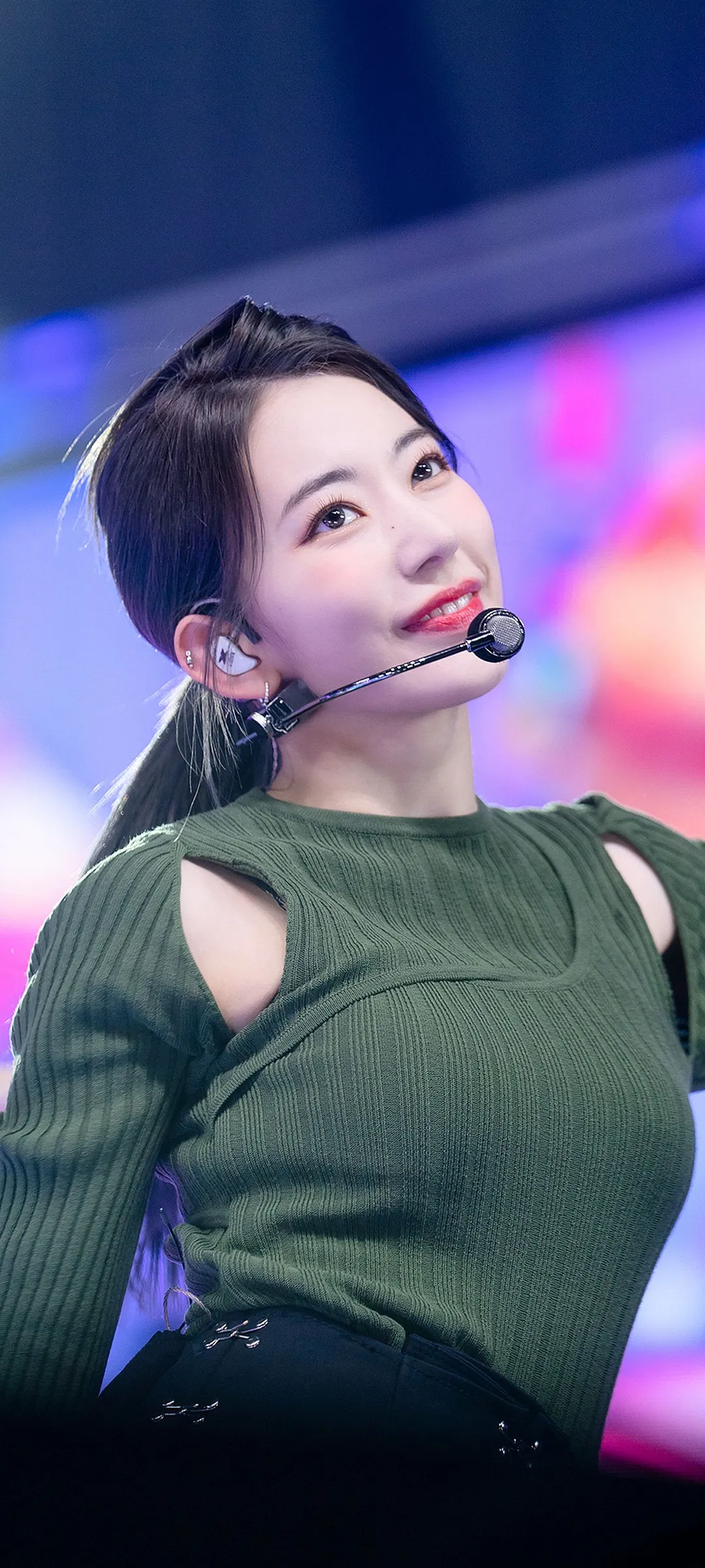 Fond d'écran de verrouillage mobile Sakura Miyawaki 4K HD télécharger — IZ*ONE, LE SSERAFIM