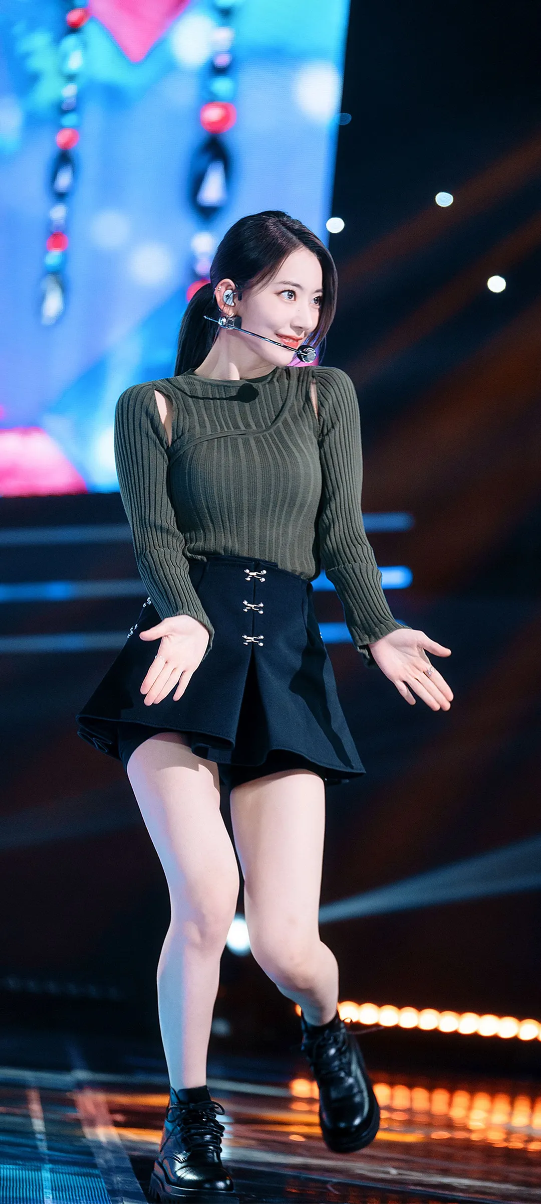 Fond d'écran de verrouillage mobile Sakura Miyawaki 4K HD télécharger — IZ*ONE, LE SSERAFIM