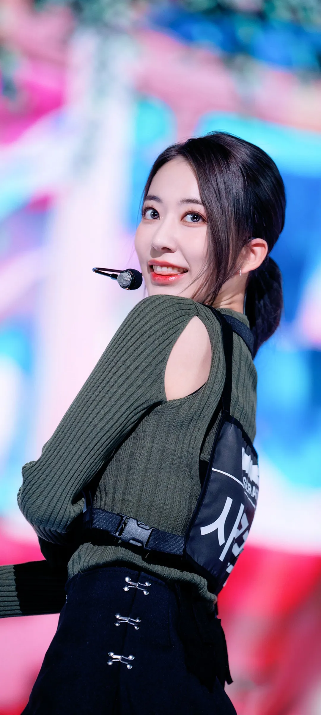 Fond d'écran de verrouillage mobile Sakura Miyawaki 4K HD télécharger — IZ*ONE, LE SSERAFIM