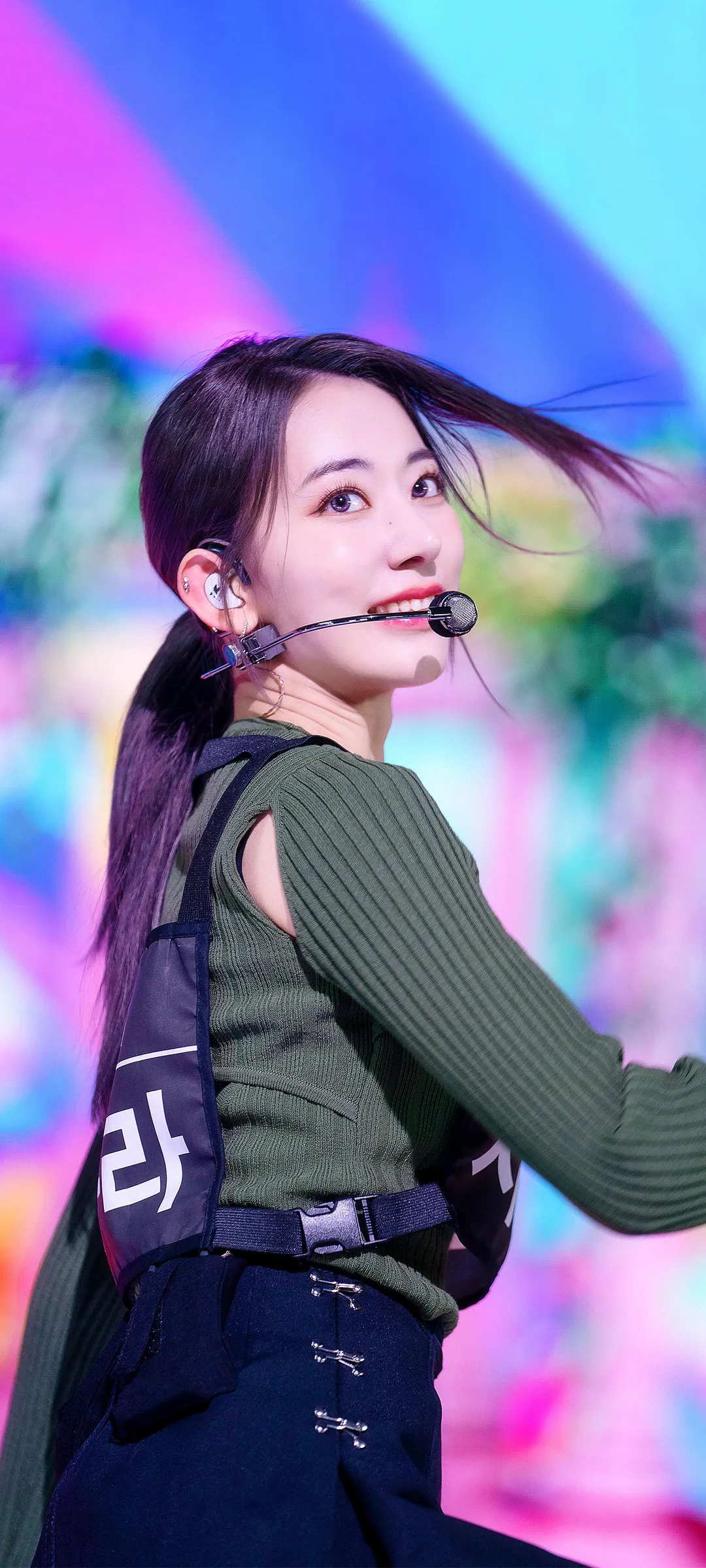 Fond d'écran de verrouillage mobile Sakura Miyawaki 4K HD télécharger — IZ*ONE, LE SSERAFIM