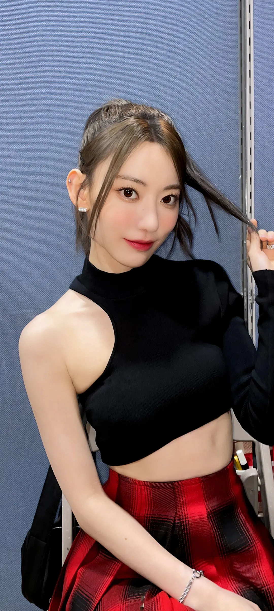 Fond d'écran de verrouillage mobile Sakura Miyawaki 4K HD télécharger — IZ*ONE, LE SSERAFIM