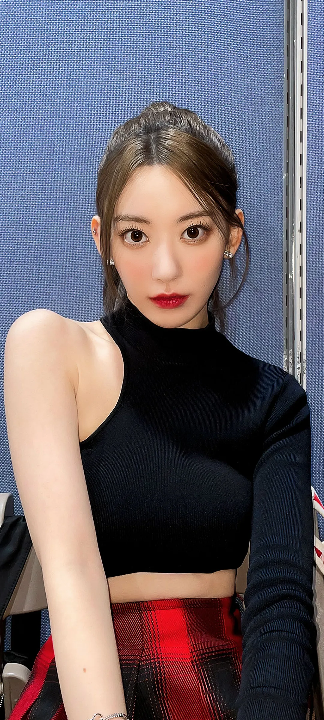 Fond d'écran de verrouillage mobile Sakura Miyawaki 4K HD télécharger — IZ*ONE, LE SSERAFIM