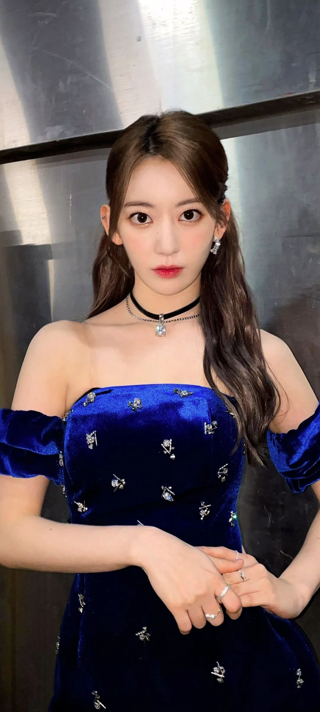 Fond d'écran de verrouillage mobile Sakura Miyawaki 4K HD télécharger — IZ*ONE, LE SSERAFIM