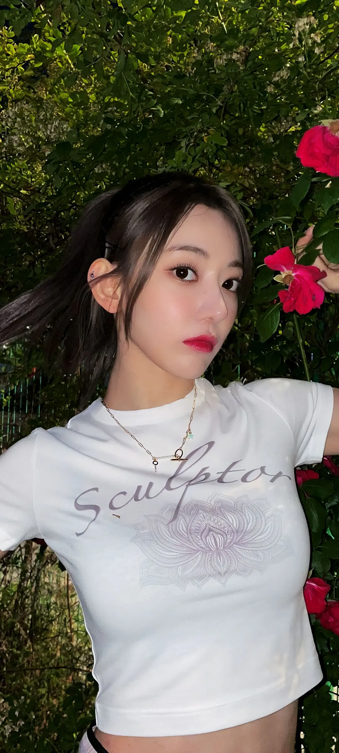 Fond d'écran de verrouillage mobile Sakura Miyawaki 4K HD télécharger — IZ*ONE, LE SSERAFIM