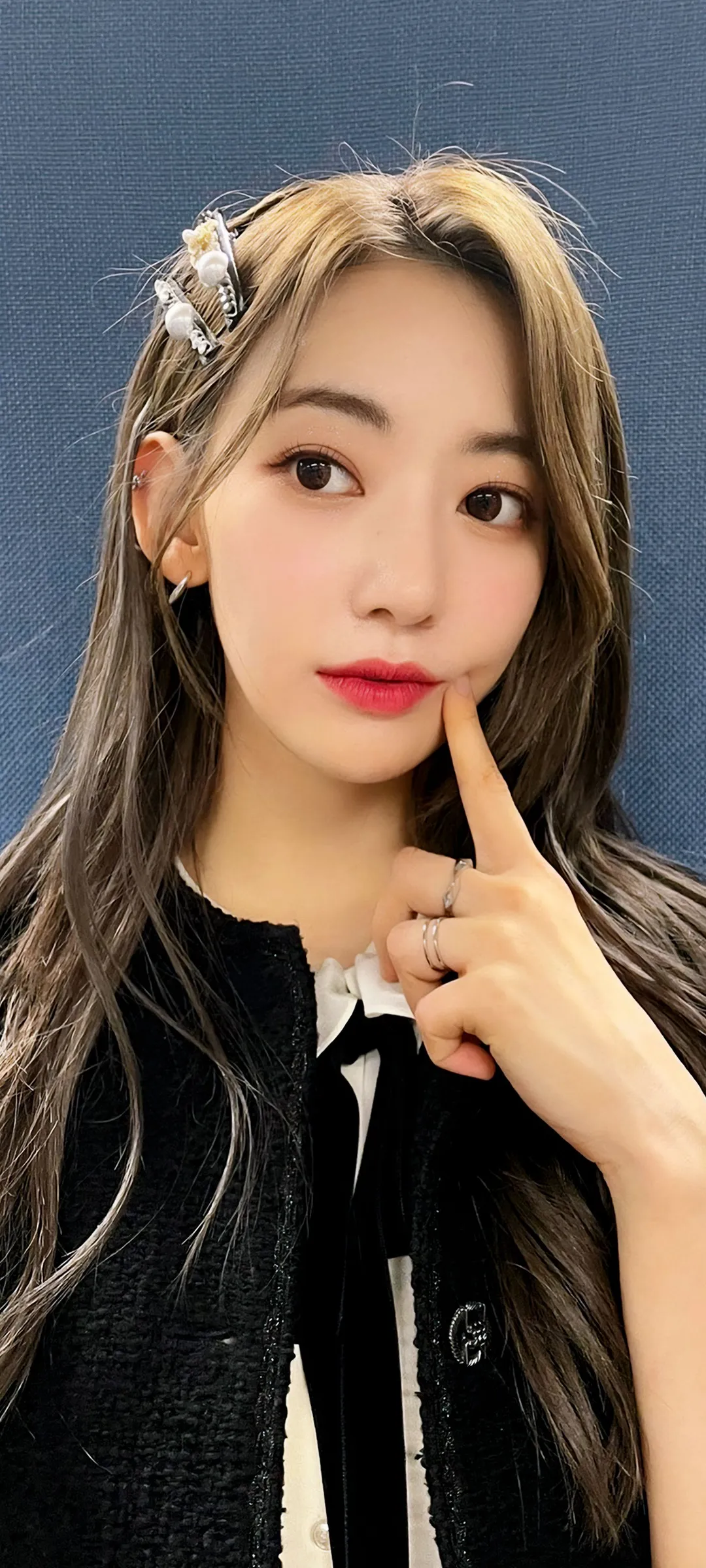 Fond d'écran de verrouillage mobile Sakura Miyawaki 4K HD télécharger — IZ*ONE, LE SSERAFIM