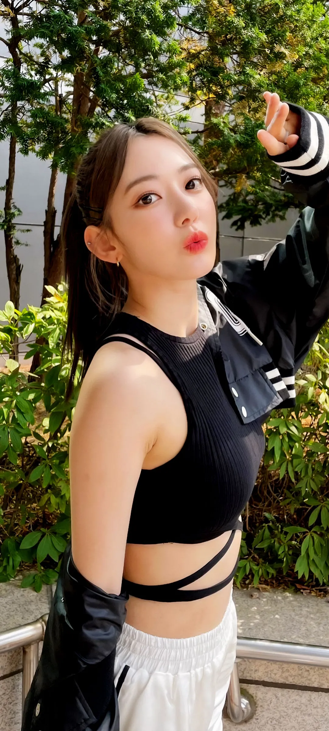Fond d'écran de verrouillage mobile Sakura Miyawaki 4K HD télécharger — IZ*ONE, LE SSERAFIM