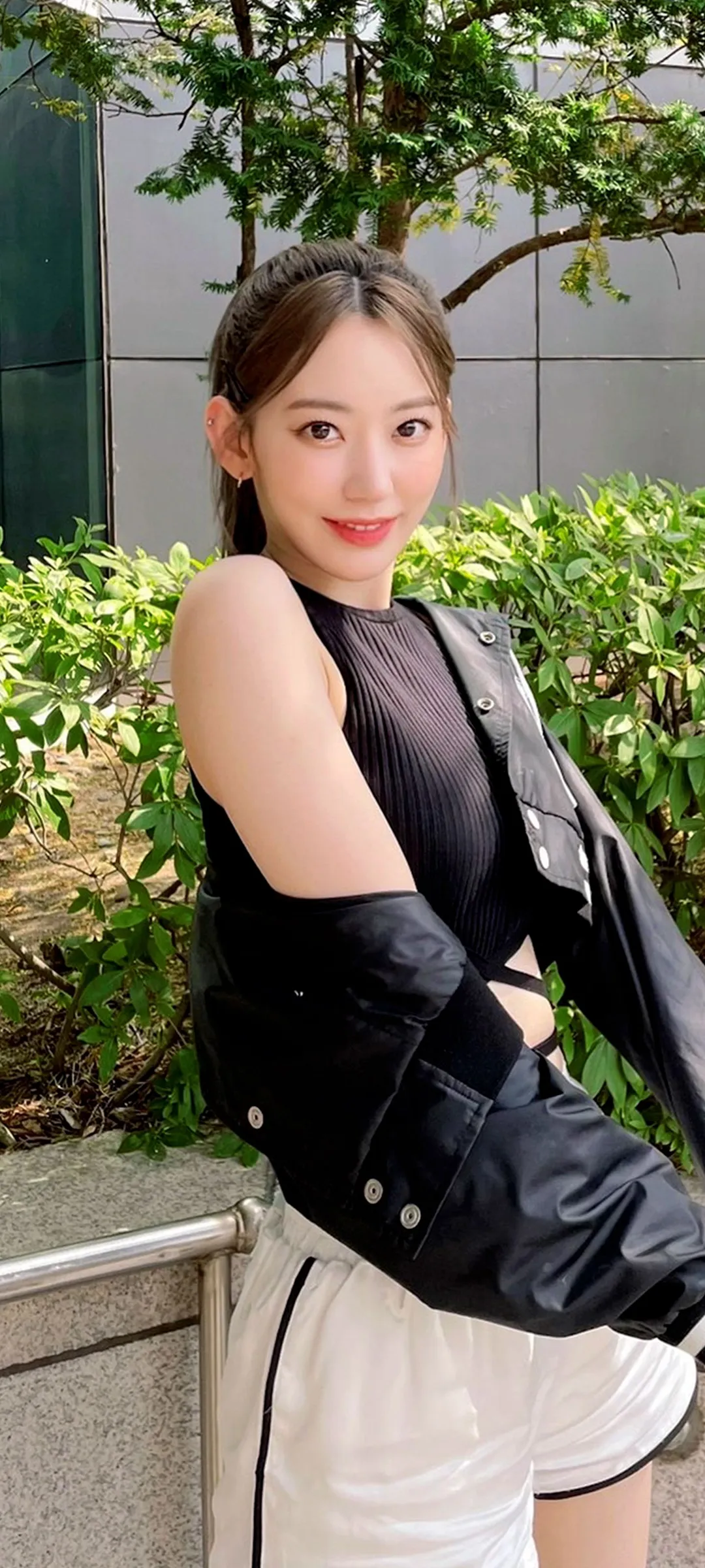 Fond d'écran de verrouillage mobile Sakura Miyawaki 4K HD télécharger — IZ*ONE, LE SSERAFIM
