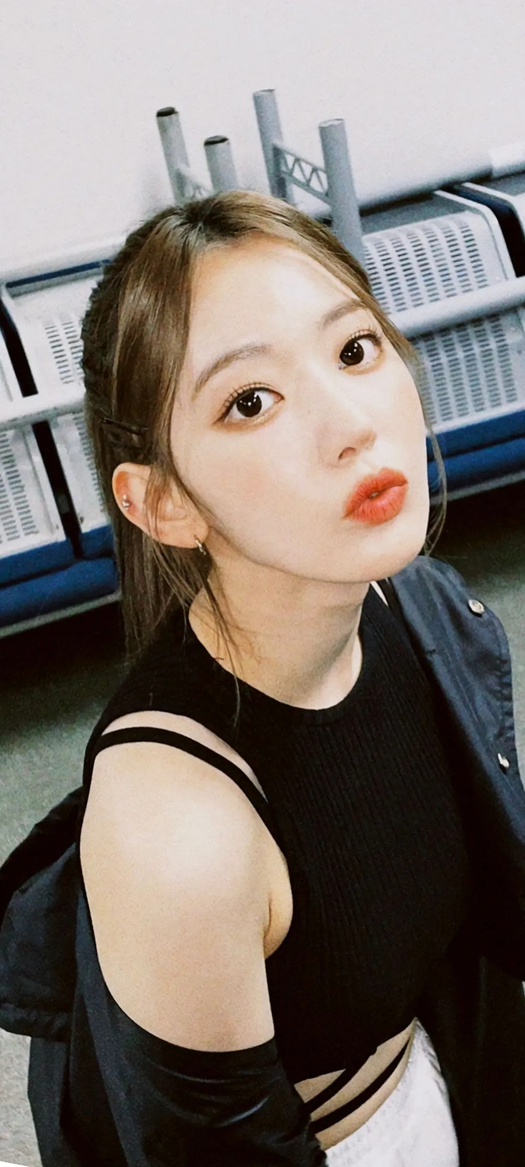 Fond d'écran de verrouillage mobile Sakura Miyawaki 4K HD télécharger — IZ*ONE, LE SSERAFIM