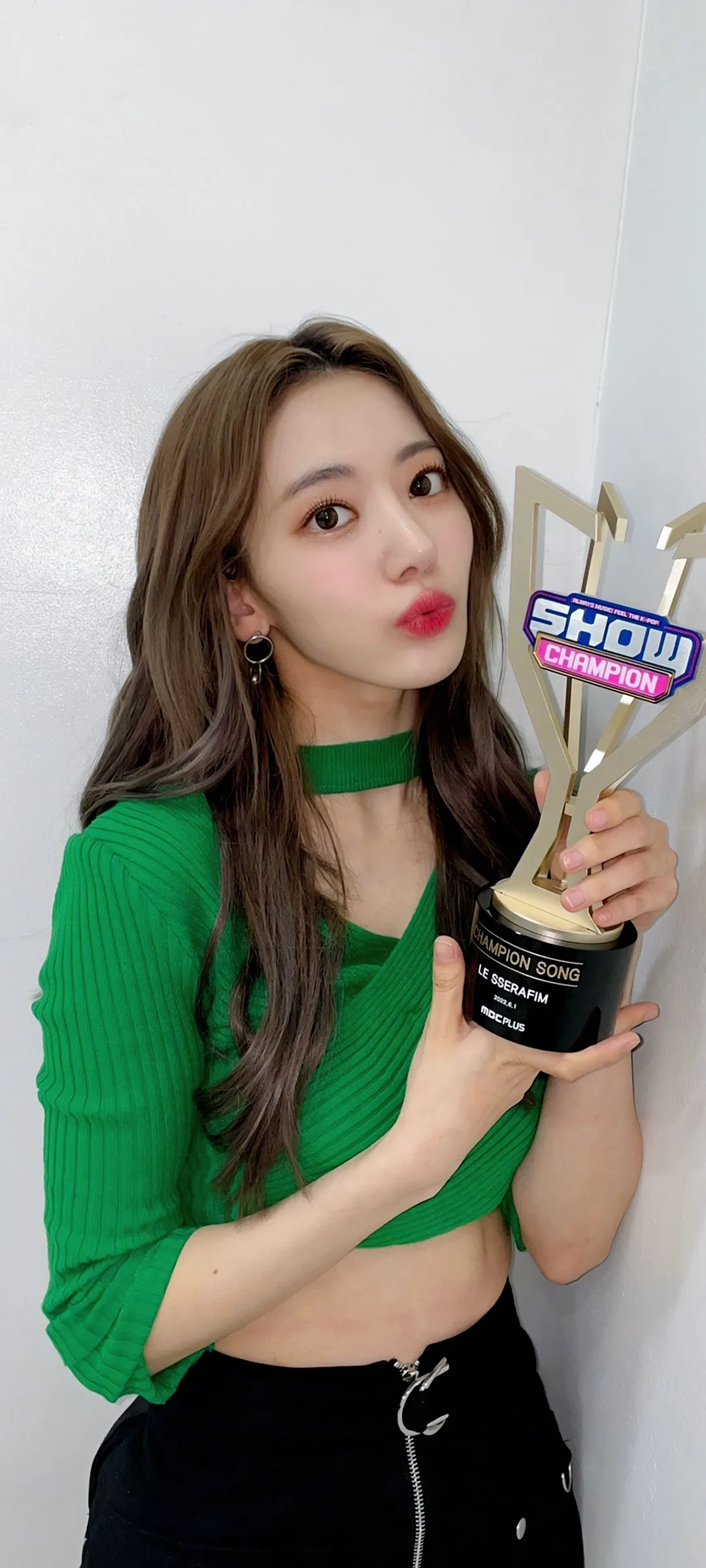 Fond d'écran de verrouillage mobile Sakura Miyawaki 4K HD télécharger — IZ*ONE, LE SSERAFIM