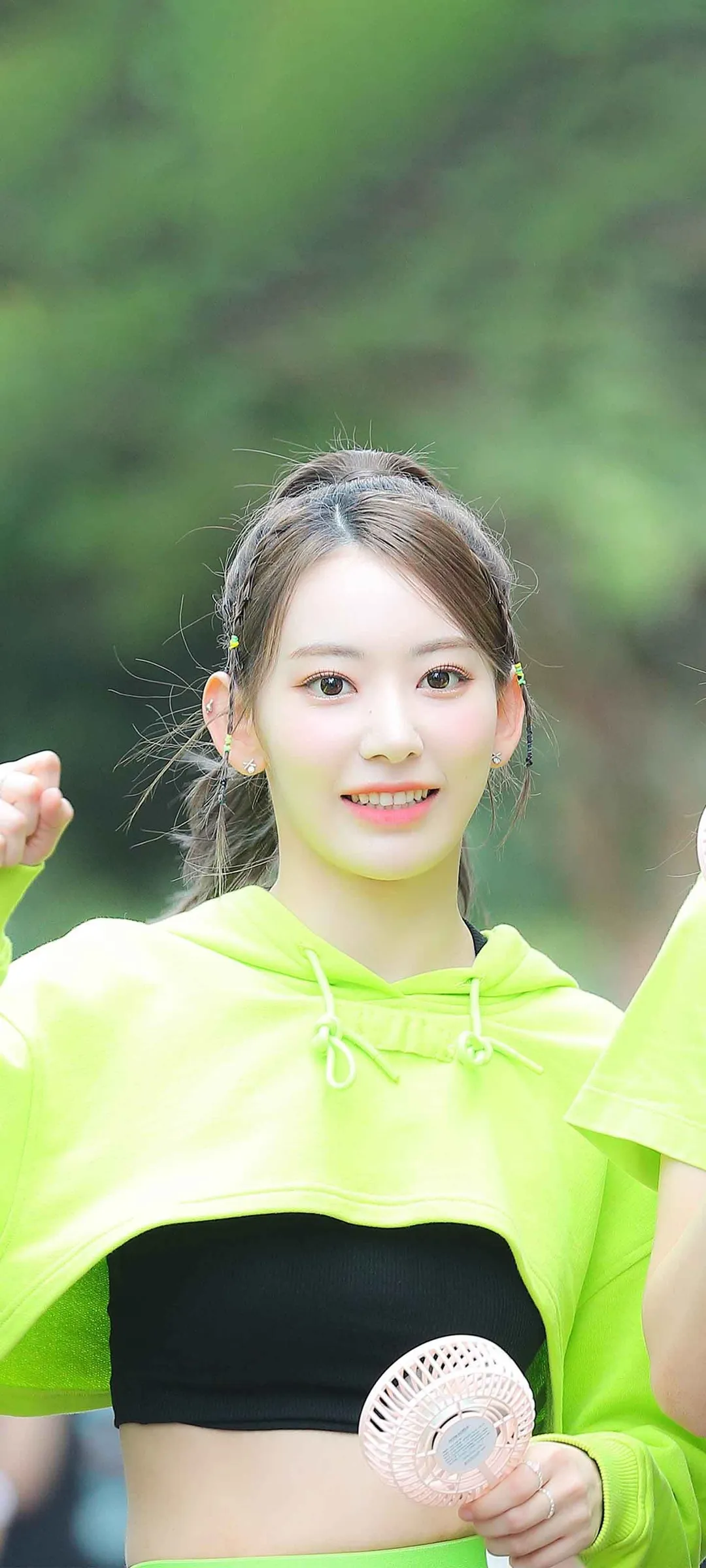 Fond d'écran de verrouillage mobile Sakura Miyawaki 4K HD télécharger — IZ*ONE, LE SSERAFIM