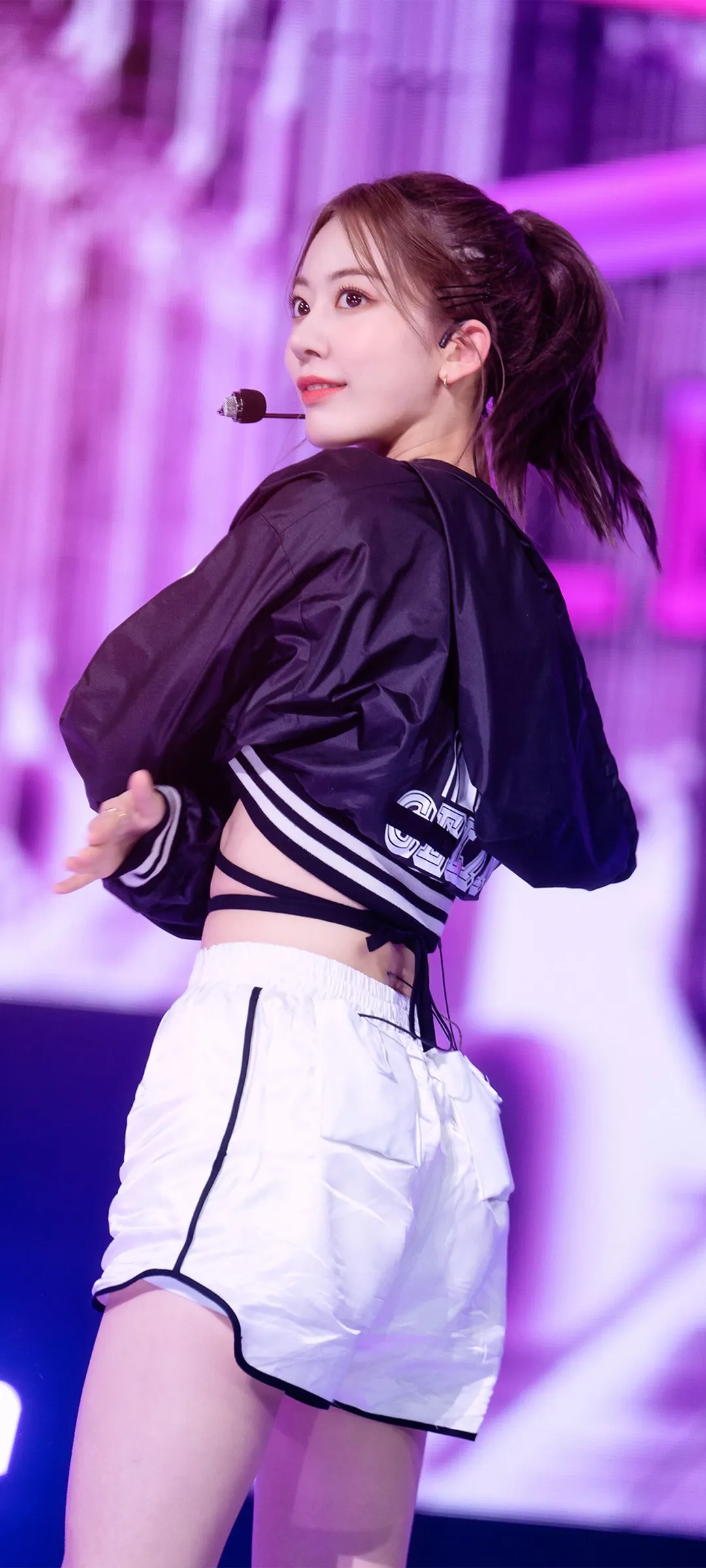 Fond d'écran de verrouillage mobile Sakura Miyawaki 4K HD télécharger — IZ*ONE, LE SSERAFIM